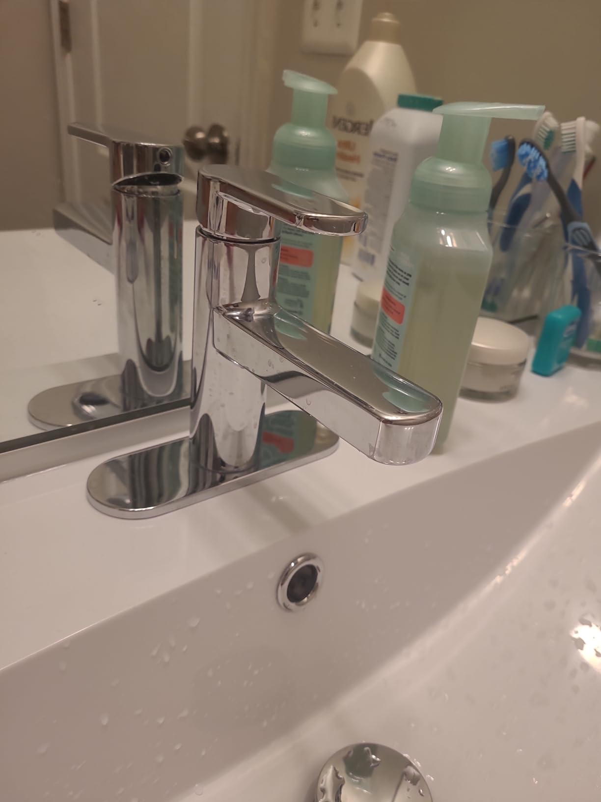 Moen Laris Chrome One-Handle Single Hole Modern Bathroom Sink Faucet with Optional Deckplate and Spring Loaded Drain Assembly, 84014 customer photo 1