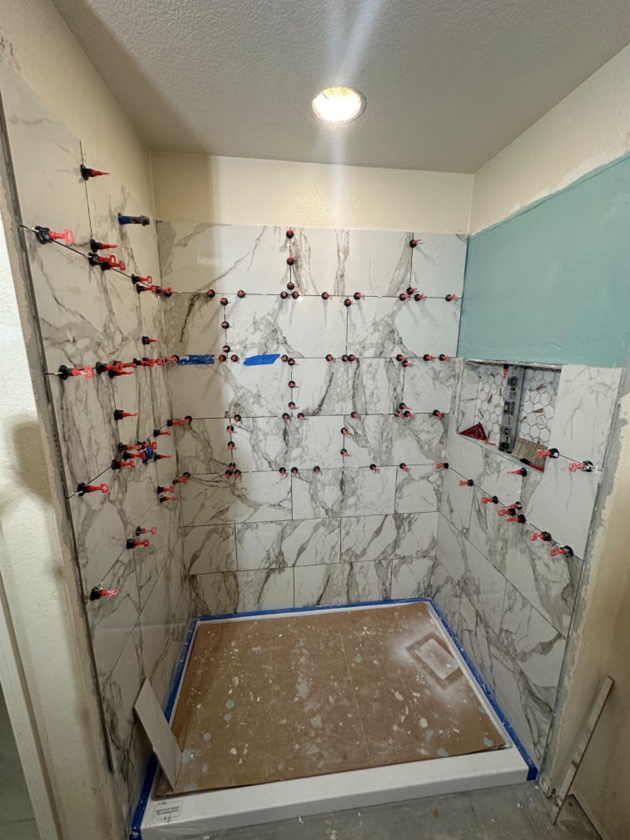 Tile Leveling System Kit with 200pcs Tile Leveler | 4 Special Wrenches & 1000pcs 2mm Tile Spacers customer photo 1