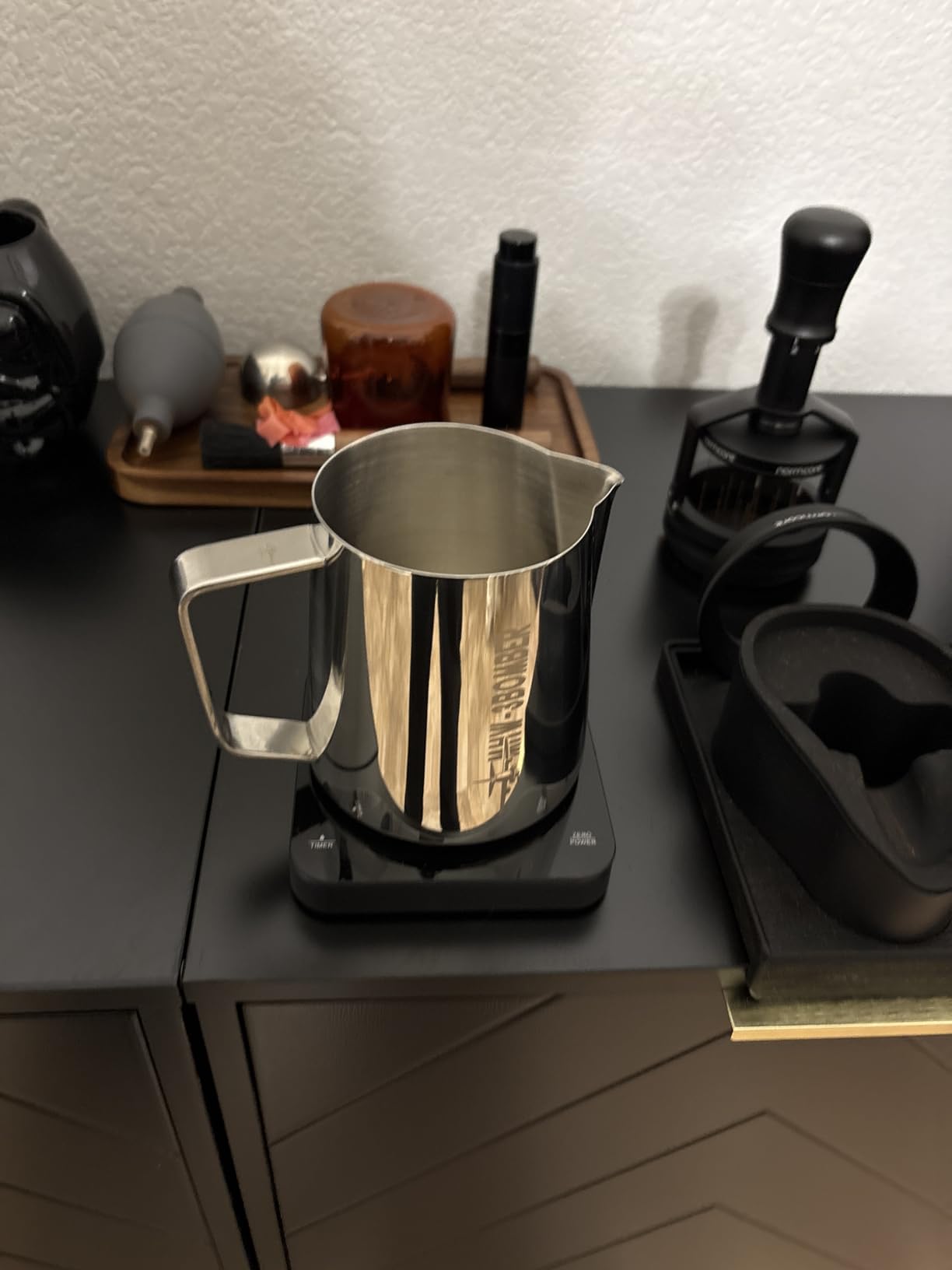 MHW-3BOMBER 16.9oz Milk Frothing Pitcher, World Champion Endorsed Espresso Steaming Pitcher with Crocodile-Shaped Precision Spout, Stainless Steel Latte Art Milk Jug for Baristas, 5.0 Glossy, P5002S customer photo 2
