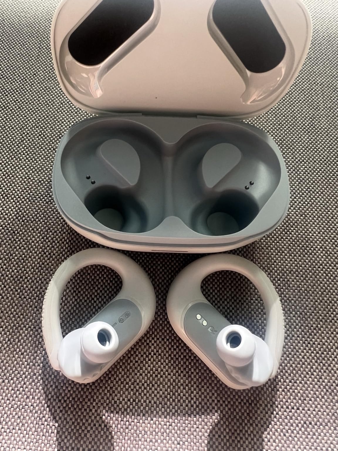 JBL Endurance Peak 3 - Dust and Water Proof (IP68) True Wireless Active Earbuds, JBL Pure Bass Sound, Up to 50 Total Hours of Playback with Speed Charge, Ambient Aware & Talk Thru (White) customer photo 1