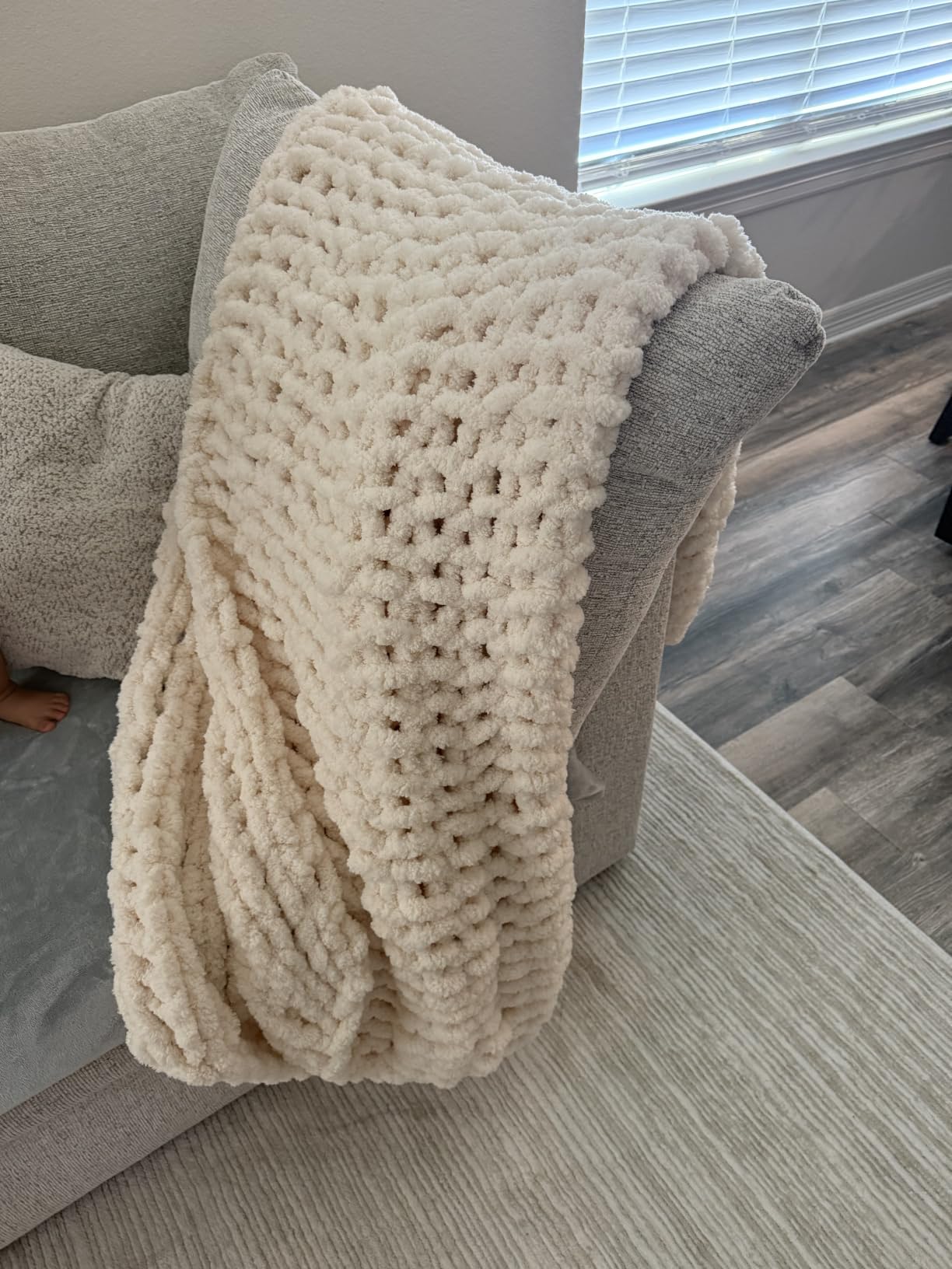 L'AGRATY Chunky Knit Throw Blanket for Couch, 50'' x 60'' Knit Throw, Ivory | Handmade Chenille Crochet Blanket for Sofa Bed, Thick Cable Knitted Blankets for Room Home Decor, Birthday Gift for Women Mom customer photo 1
