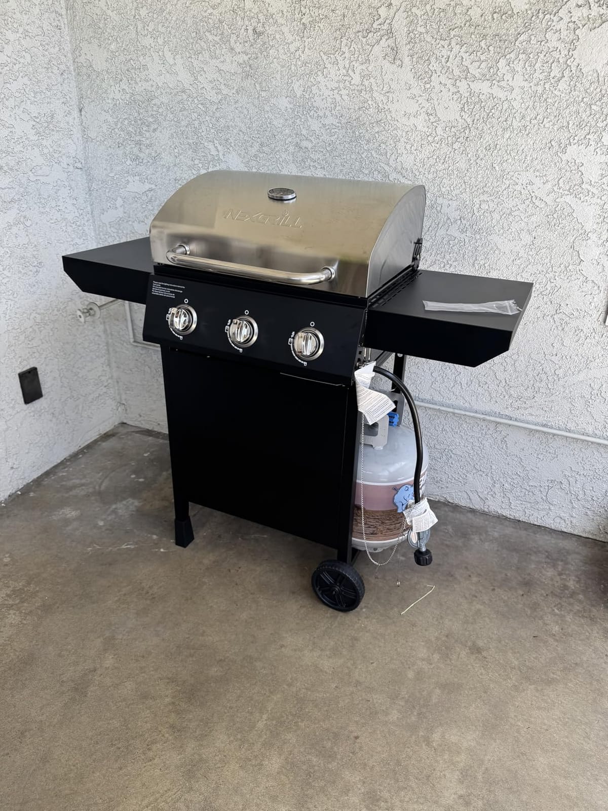 Nexgrill Propane 3 Burner Gas Grill, Side Tables with Stainless Steel Lid | 27,000 BTU, Built-In Thermometer, 429 Sq In Cooking Space, Porcelain-coated Steel Grate and Firebox, Warming Rack customer photo 1