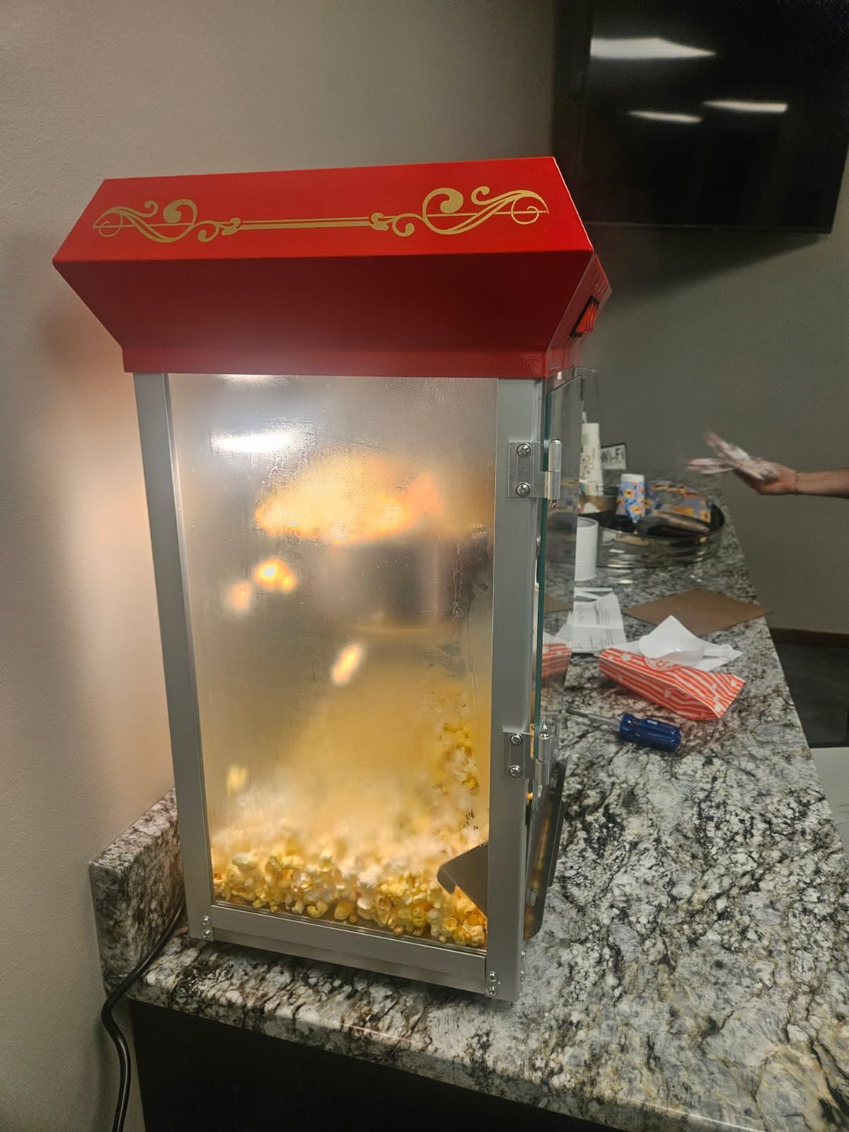 VEVOR Commercial Popcorn Machine, 8 Oz Kettle, 850 W Countertop Popcorn Maker for 48 Cups per Batch, Theater Style Popper with 3-Switch Control Steel Frame Tempered Glass Doors 2 Scoops 2 Spoons, Red customer photo 1