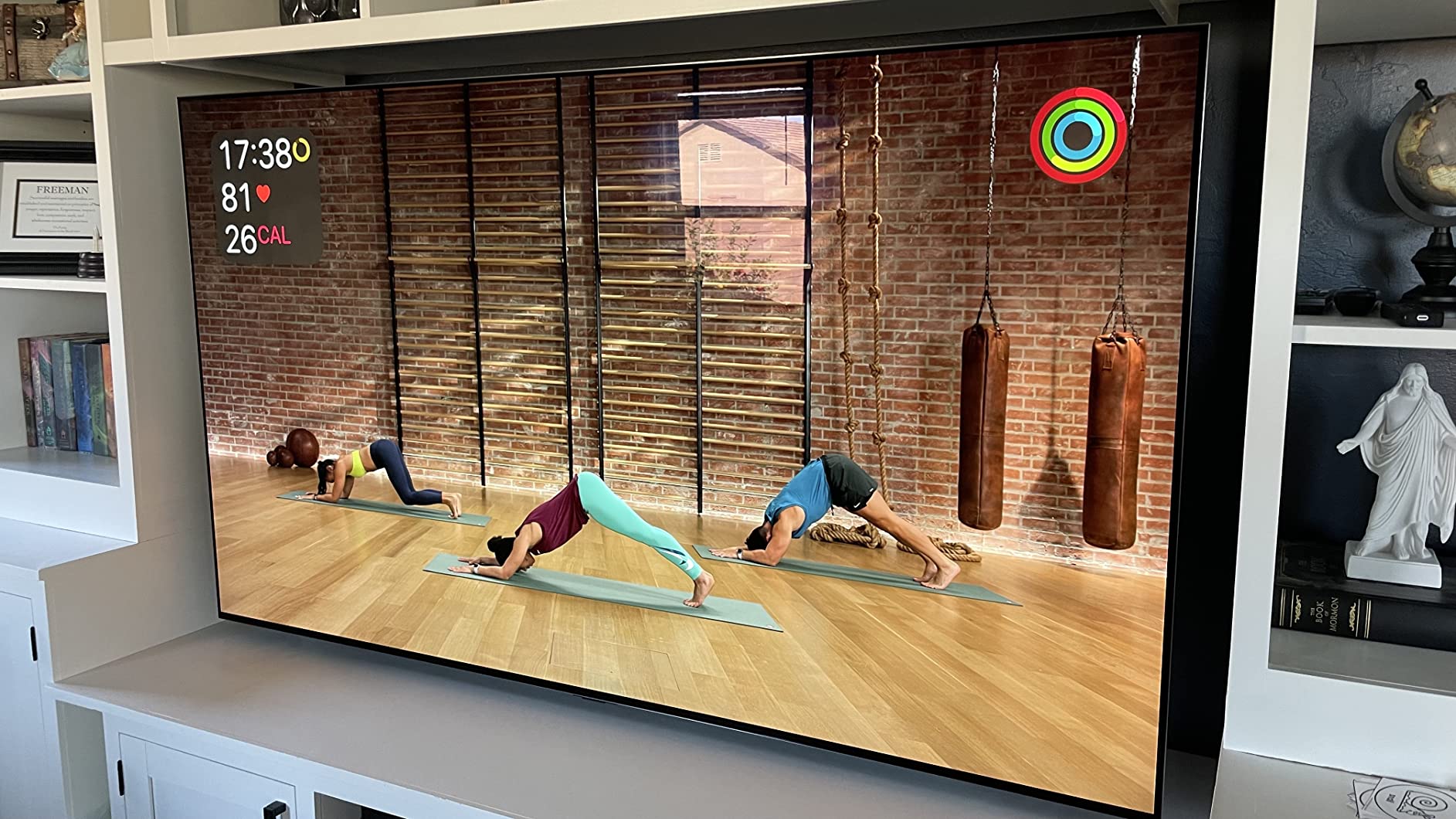 LG C3 Series 42-Inch Class OLED evo 4K Processor Smart TV for Gaming with Magic Remote AI-Powered OLED42C3PUA, 2023 with Alexa Built-in customer photo 2