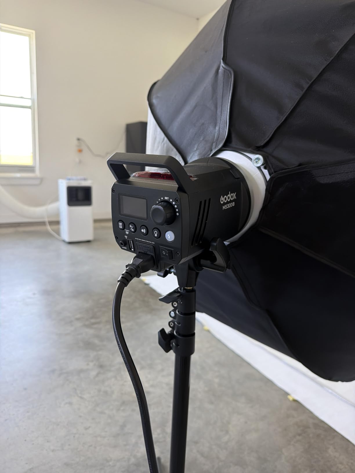 Godox MS300V 300W Compact Studio Strobe Flash Light - MS300 Upgraded Ver. | GN58 0.1-1.8s Recycle Time, 2.4G Wireless X System, Bowens Mount LED Modeling Lamp, for Photographic Studio Portrait Shooting customer photo 2