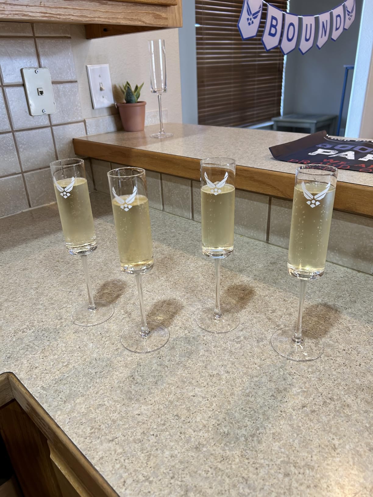 BACLIFE Crystal Champagne Flutes Set of 6 - Hand Blown Champagne Glasses With Long Stem - 6.5 oz Elegant Sparkling Wine Stemware - Unique Gift for Christmas Day,Birthday,Wedding - Clear customer photo 2