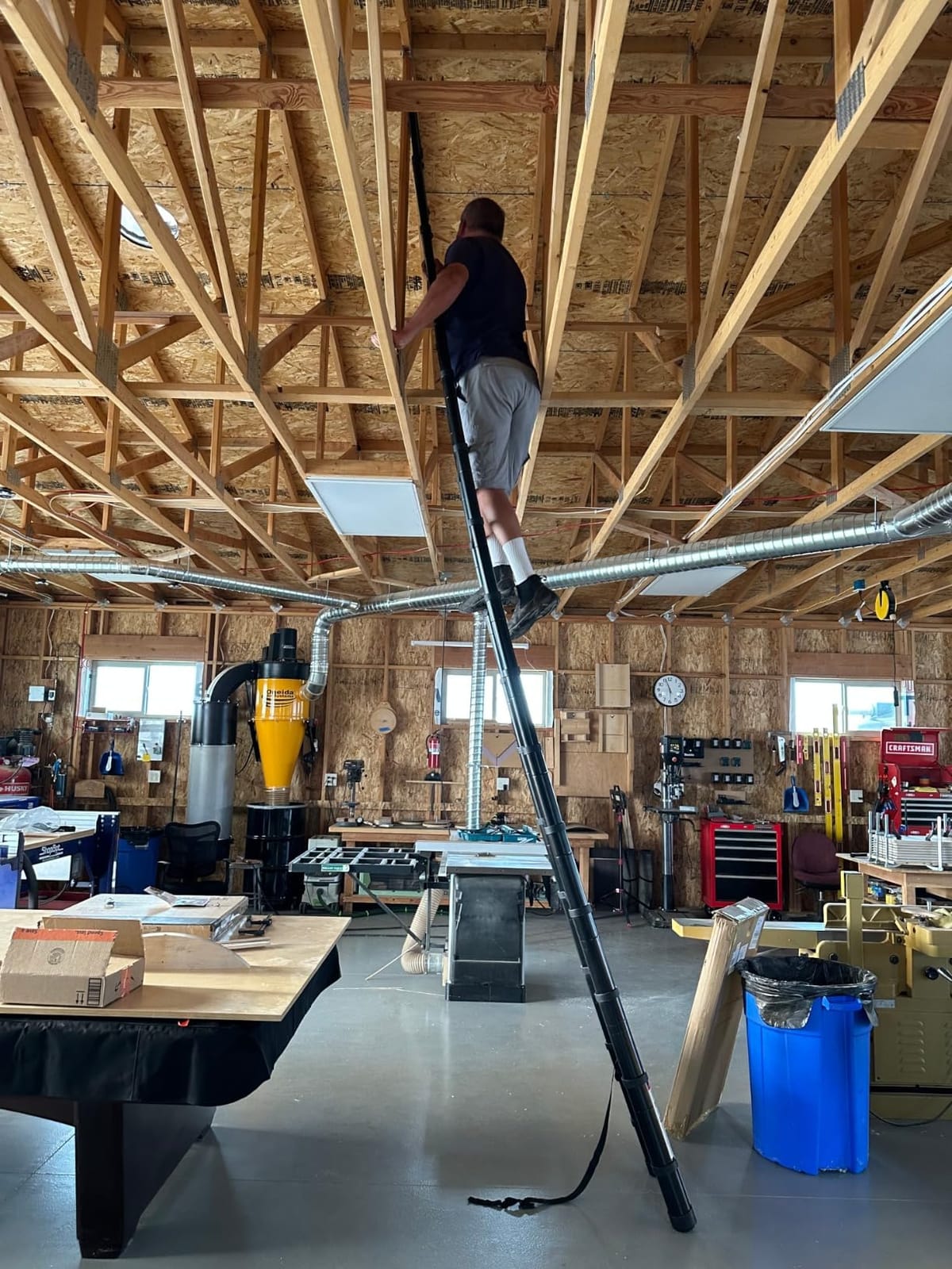 BOCOM 14.5 FT Aluminum Telescoping Ladder, Lightweight Multi-Purpose Collapsible Eztension with 2 Triangle Stabilizers, Heavy Duty 330 lbs Max Capacity, Ideal for Home, RV, and Outdoor Work Black customer photo 2
