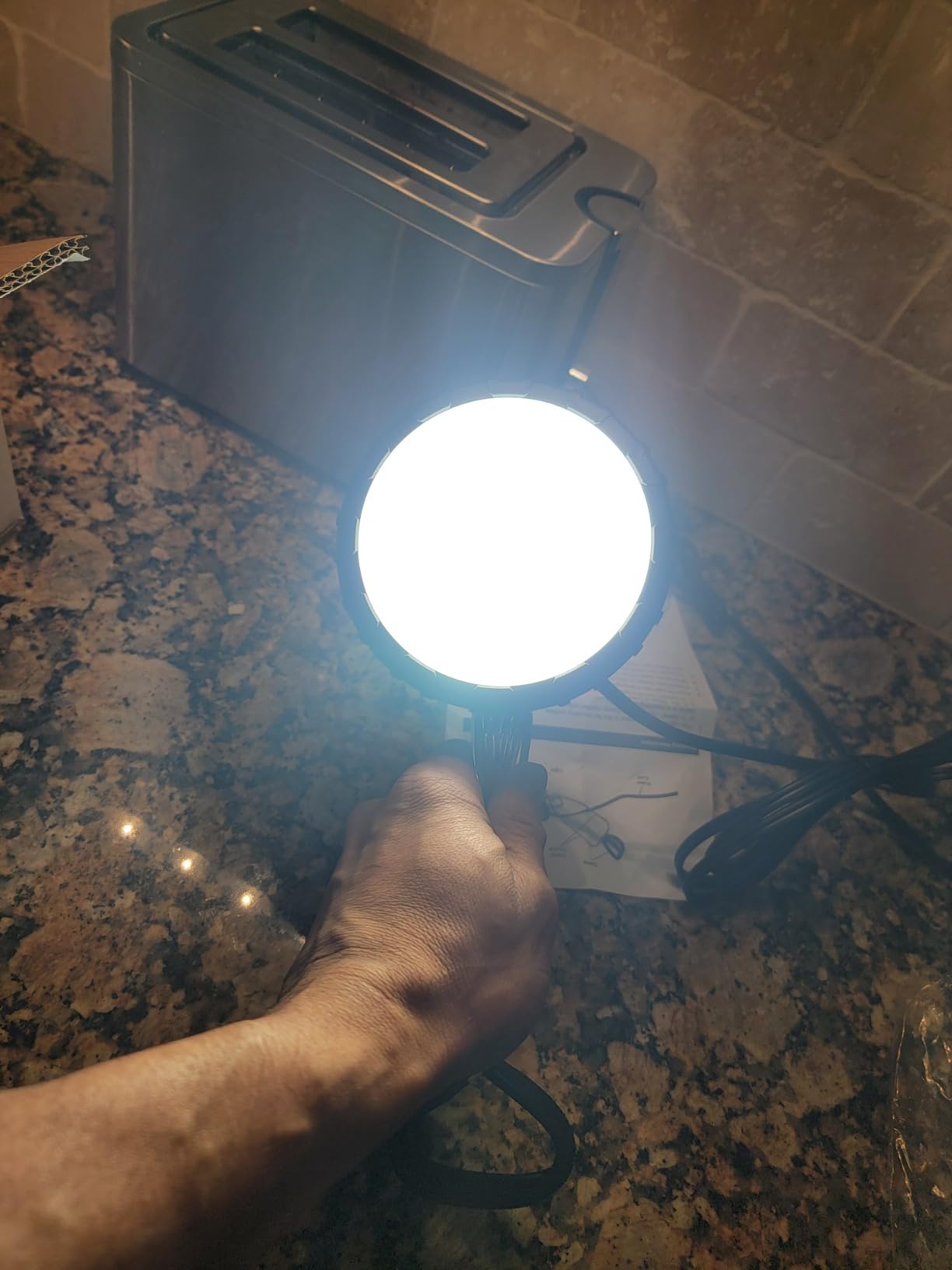 [ETL Listed] Cable Matters Portable LED Clamp Light for Workshop, 6ft | 800 Lumens, 9.5W, 5000K Daylight, LED Work Lamp, 6ft Cord, for Workshop Use customer photo 2