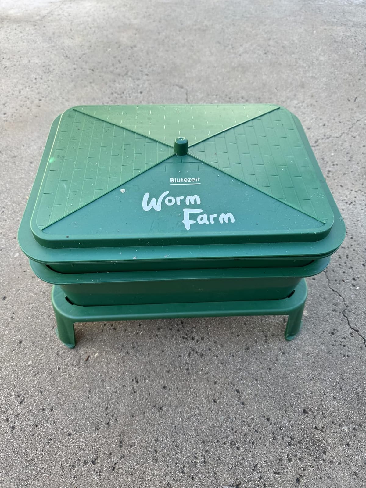 Blütezeit 5-Tray Worm Composter, 53QT Worm Compost Bin Indoor & Outdoor, Worm Farm Kit for Vermicomposting Starter, Recycling Food Waste (Black) customer photo 1