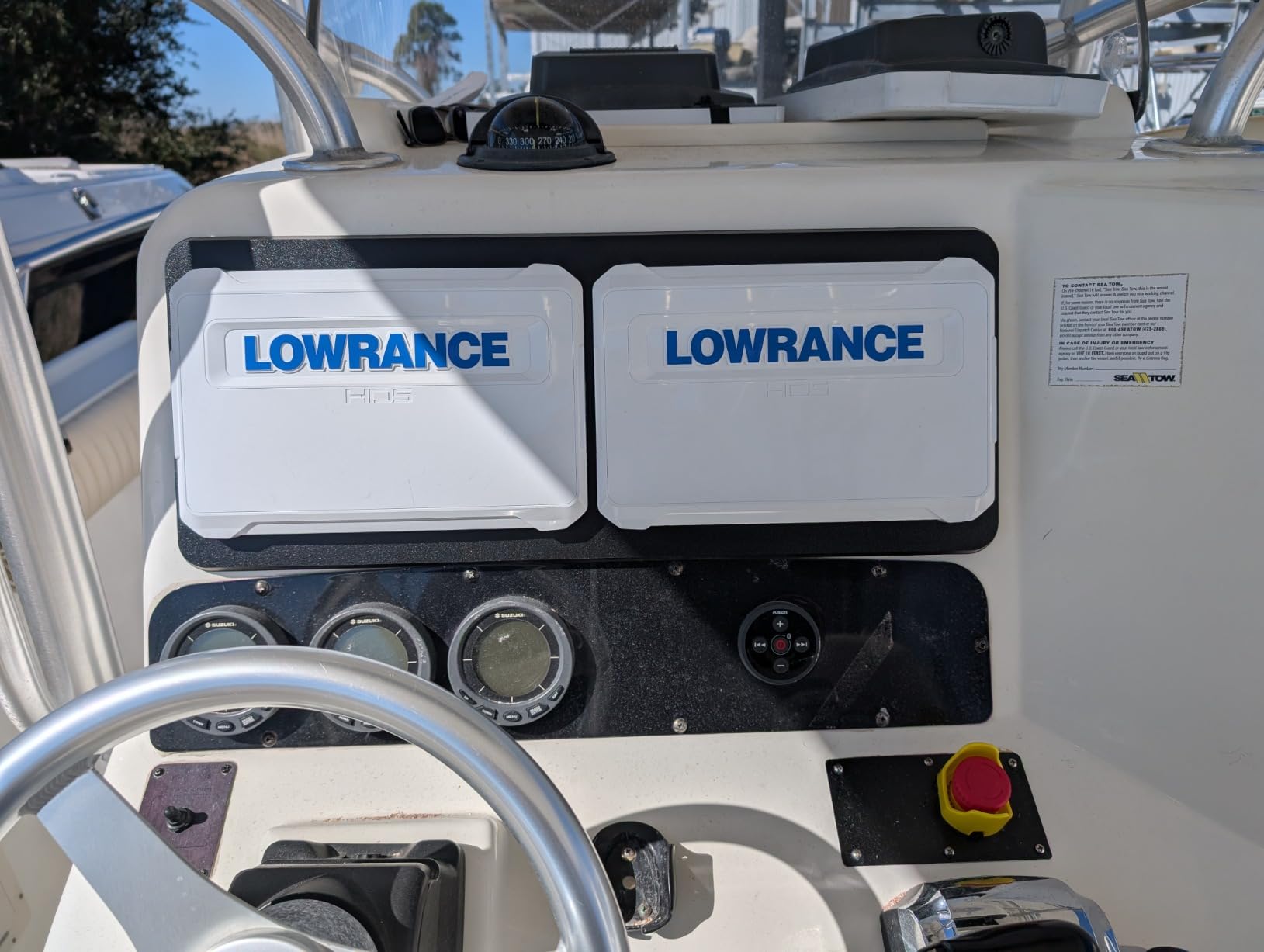 Lowrance HDS PRO Fish Finder/Chartplotter with C-MAP, 9 to 16-inch Options customer photo 1