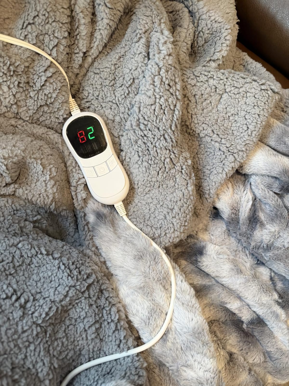 Homemate Heated Blanket Electric Heating Throw 50x60 Plush Faux Fur Sherpa | ETL Certified 2/4/6/8H Auto-Off 10 Heat Levels Overheat Protection Machine Washable, For Cold AC Office Room Cold Sleeper Gift customer photo 1