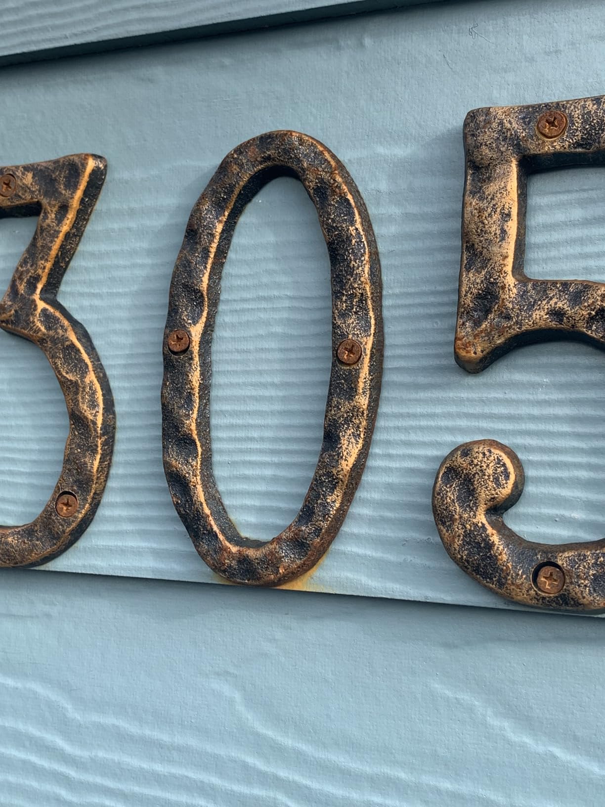 HILAZA 5.5 Inch Cast Iron House Number 8, Rustic Bronze Metal Address Numbers for Outside House, Heavy Duty Decorative Door Numbers for Mailbox Wall customer photo 2