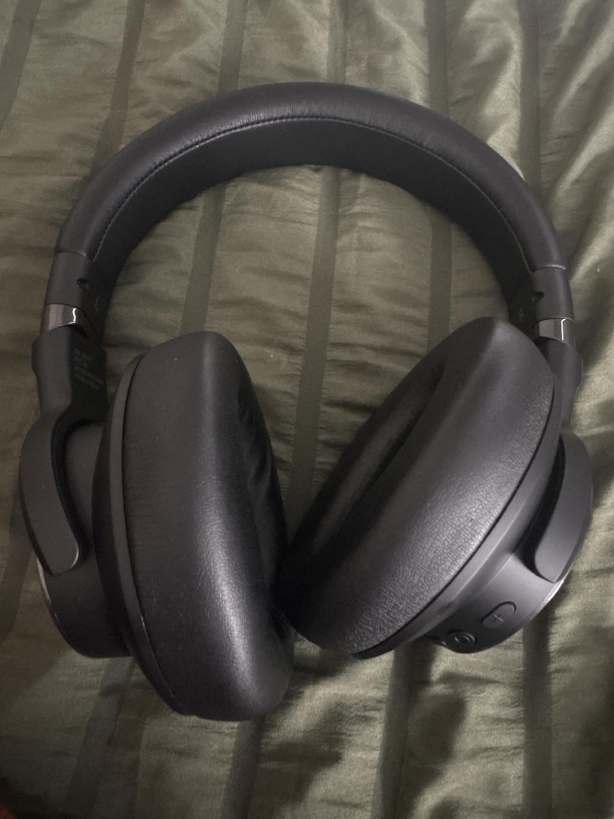 KVIDIO Hybrid Active Noise Cancelling Headphones Over Ear customer photo 1