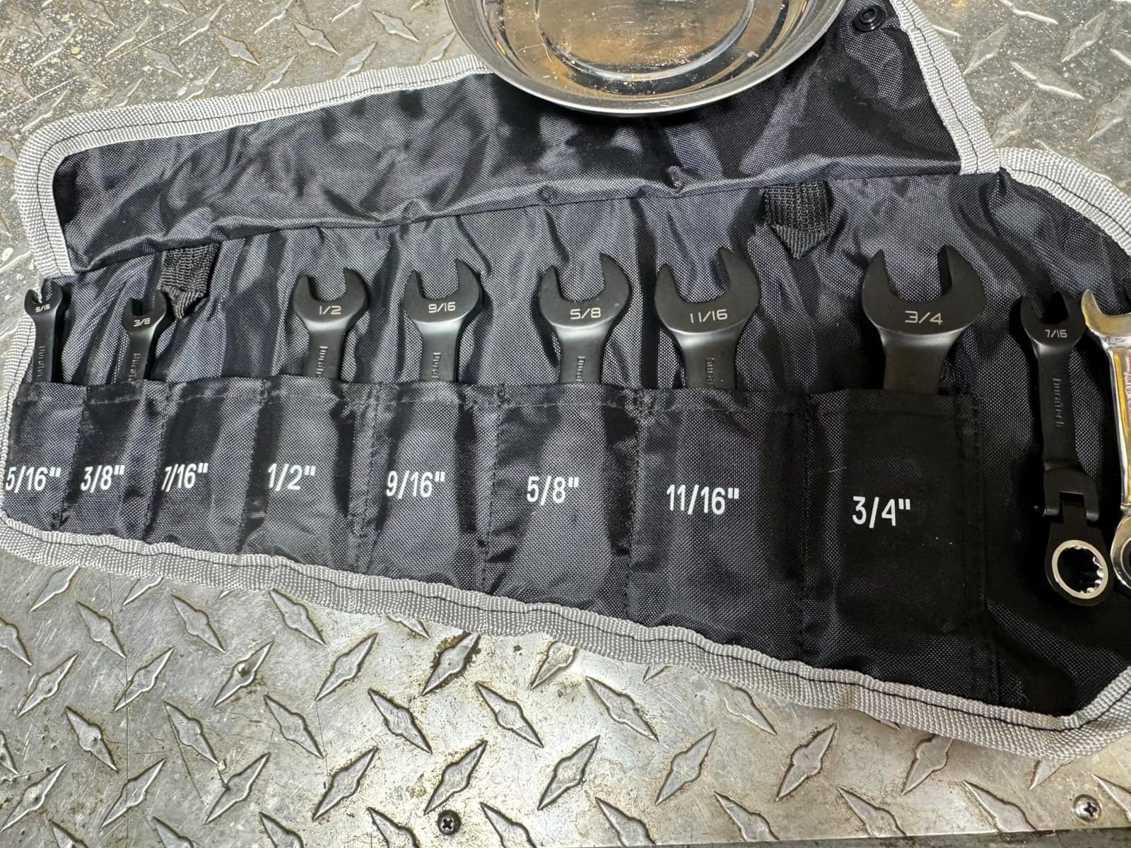 DURATECH Stubby Flex-head Ratcheting Wrench Set, 8-Piece, SAE | 5/16 in, 3/8 in, 7/16 in, 1/2 in, 9/16 in, 5/8 in, 11/16 in, 3/4 in, CR-V, Black Electrocoat, 72-Tooth, 5 Degree Swing Arc, with Rolling Pouch customer photo 2