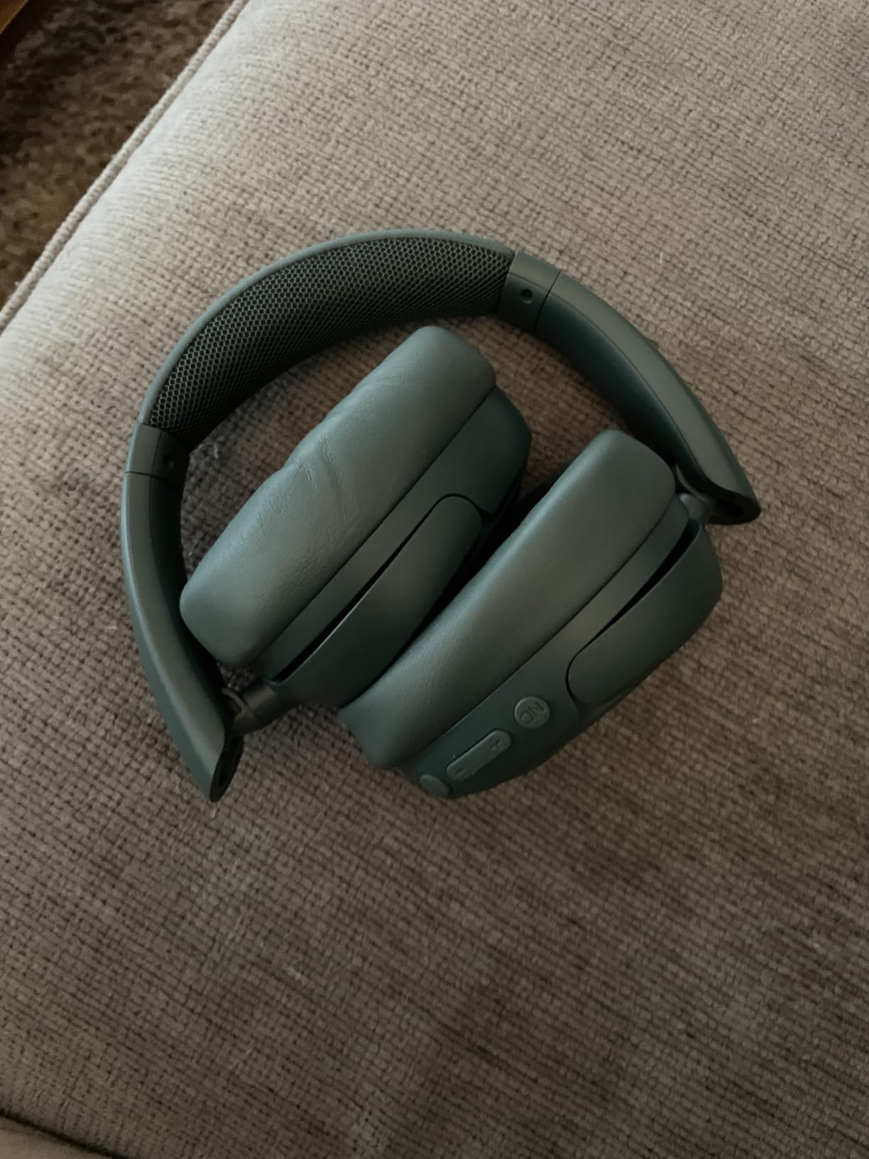 JLab JBuds Lux ANC Wireless Over-Ear Headphones, Graphite customer photo 2