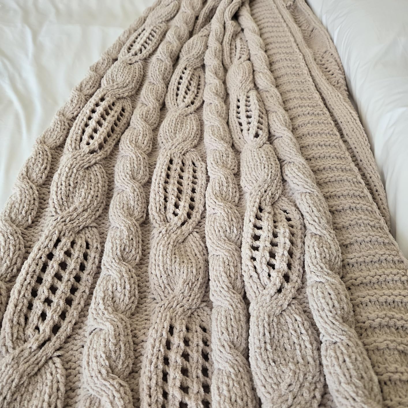 Amelie Home Chunky Knit Throw Blanket, Dual-Sided Soft Chenille Breathable Cable Knitted Blanket for Couch, Farmhouse Decorative Throw for Sofa & Chair, 50