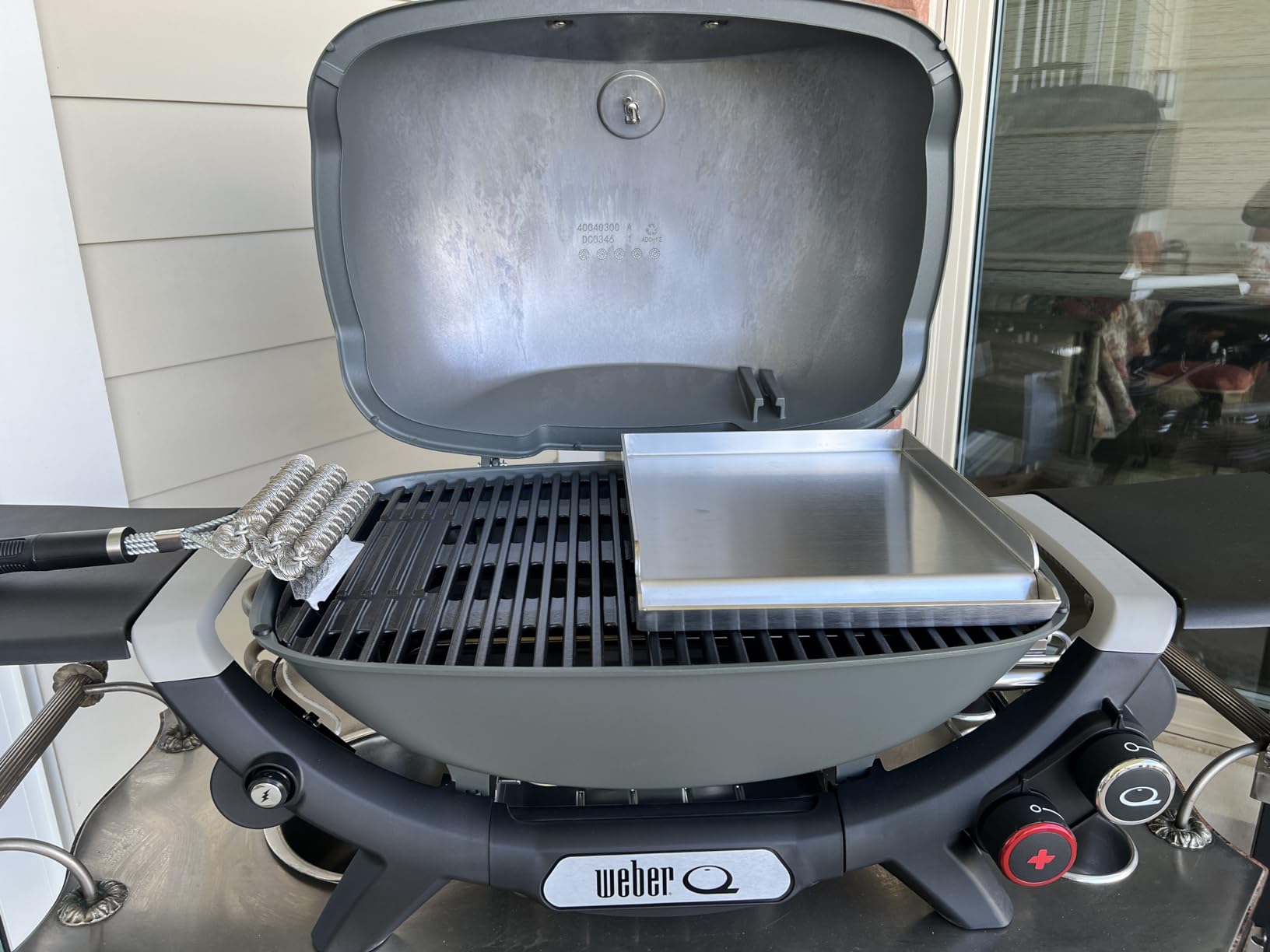Weber Q 2800N+ Portable Grill, Propane Grill, Midnight Black | 250-700F Temp Range with Burner for Searing, Low-Temp Roasting, Camping Grill for Outdoor Cooking, Portable BBQ Grill customer photo 2
