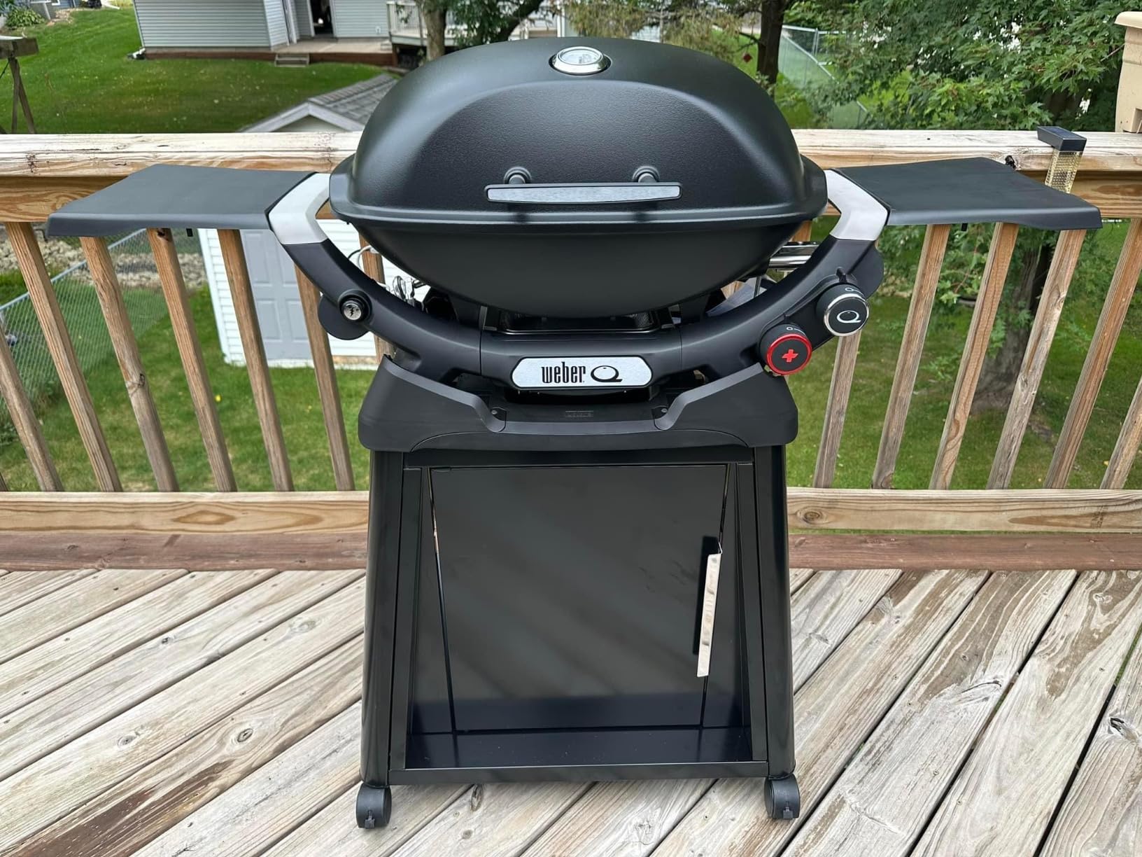 Weber Q 2800N+ Liquid Propane Grill with Stand, Flame Red - Wide 250-700F Temp Range with Plus Burner for Searing, Low-Temp Roasting & High-Dome Lid customer photo 2