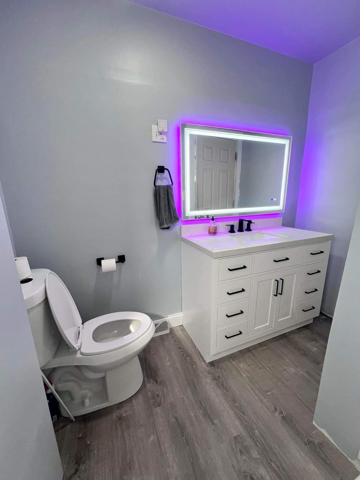 ARIEL Hepburn 48-inch Bathroom Vanity with Sink, Solid Wood, 1.5-inch Carrara White Quartz Countertop & Backsplash, Single Rectangular Porcelain Sink, 2 Soft Closing Doors, 9 Dovetail Drawers, White customer photo 1