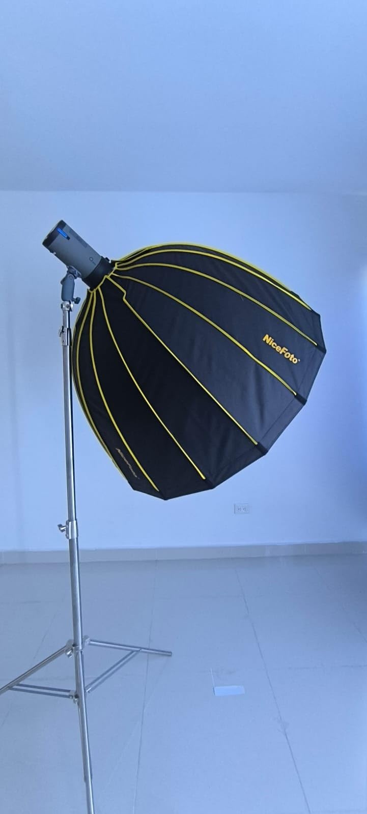 NEEWER Q300 300Ws 2.4G Outdoor Studio Flash with Q Compact Wireless Trigger, 7800mAh Li-ion Battery Powered Strobe Light Photography Cordless Monolight with 1000 Full Power Flash 0.4-2.5s Recycle customer photo 1