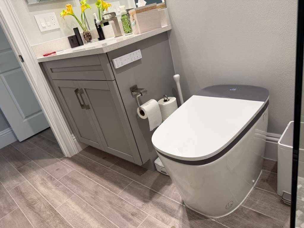 WOODBRIDGE Smart Toilet with 1000g MaP Flush Score & Foam Shield (B0930S) | Auto Open/Close, ADA Comfort Height, Auto Dual Flush, Moving Air Dryer, Foot Sensor & Blackout Flush, Heated Seat customer photo 1
