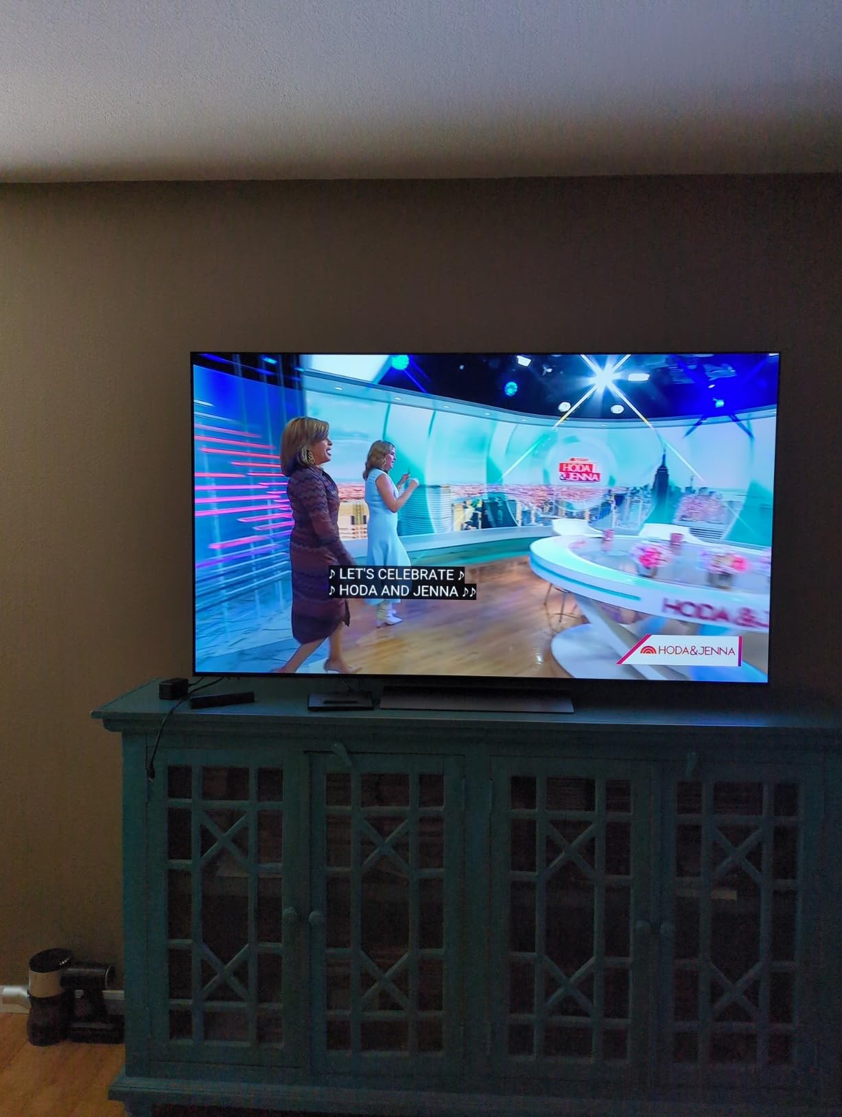 LG 55-Inch Class OLED evo C4 Series Smart TV 4K Processor Flat Screen with Magic Remote AI-Powered with Alexa Built-in (OLED55C4PUA, 2024) customer photo 1