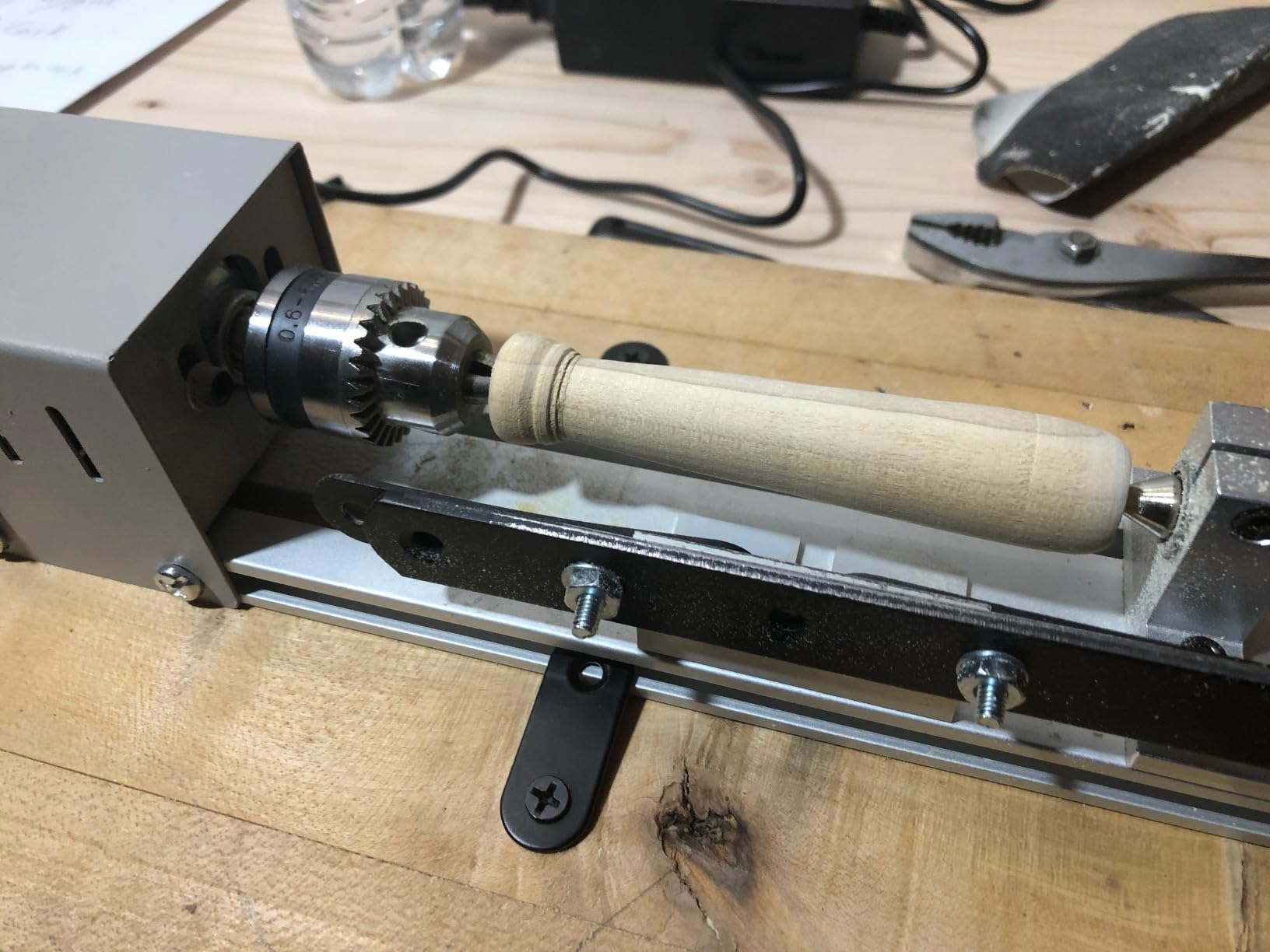 VEVOR Wood Lathe, 14 in x 40 in, 4 Speed Adjustable 885/1245/1715/2425 RPM 0.5 HP 370W Power Wood Turning Lathe Machine with Chisels Faceplate Plastic Handle Hex Wrench for Woodworking customer photo 1