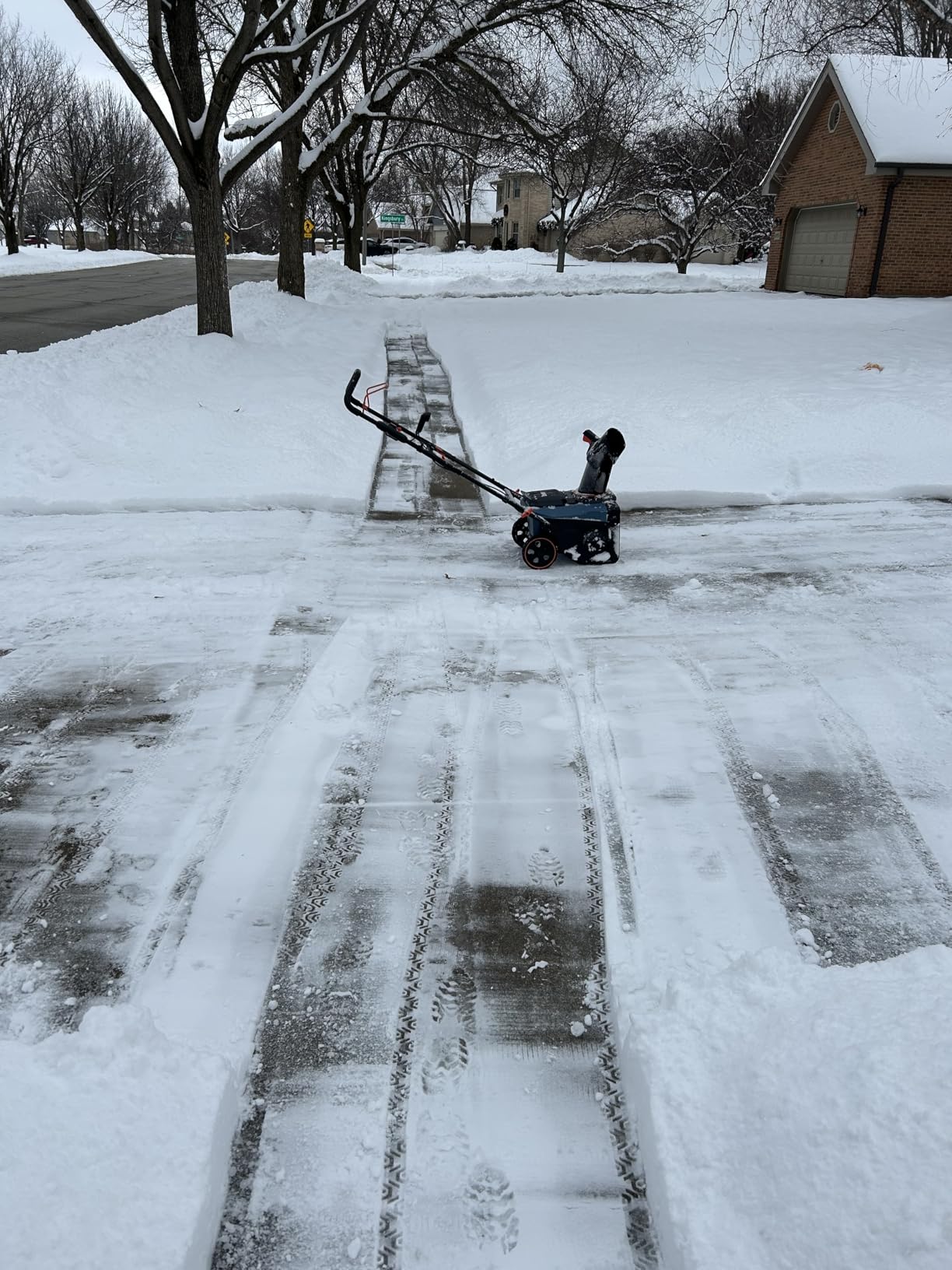 SENIX 40V 18'' Cordless Snow Blower, 2x4.0Ah Batteries & 2 * 2.0Ah Charger | 33' Max Throwing Distance, 1500W Brushless Motor, Variable Speed Steel Auger, LED Lights, 460lbs/min customer photo 1