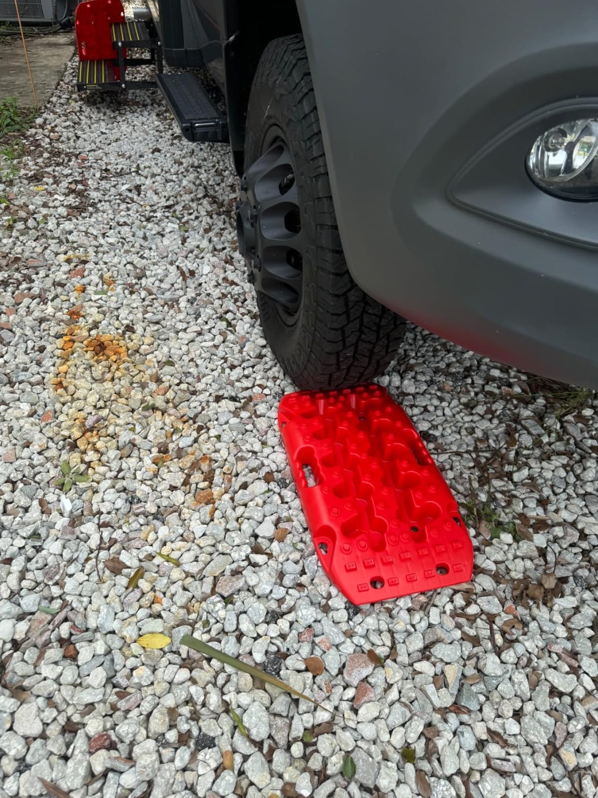 OULEME Recovery Traction Boards, Off-road Track Traction Mats for Sand, Mud, and Snow - 4WD RV Truck Jeep SUV Traction Pads with Carry Bag (Red) customer photo 2