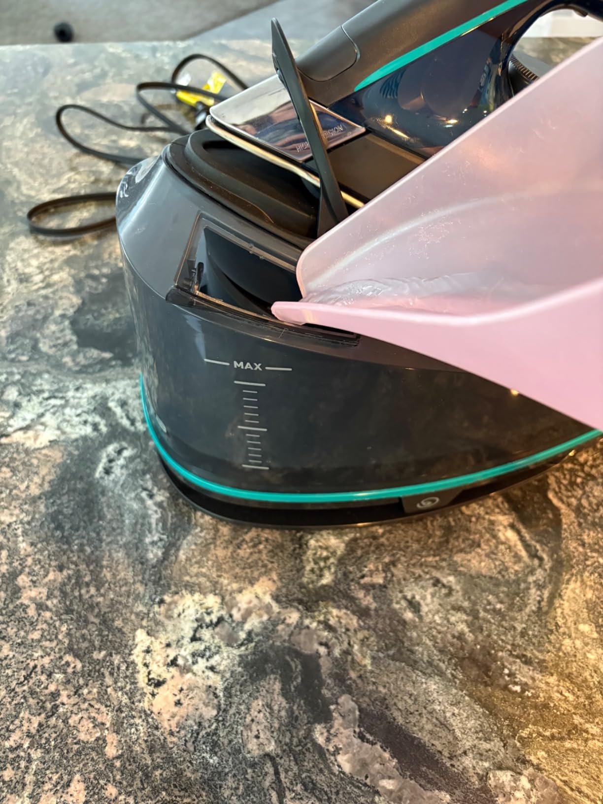 Rowenta Steam Station Iron for Clothes 1.1L Tank Compact, DG7626 | 400 steam holes, Vertical steaming, Stainless steel soleplate, Auto-off safety, Cord management, Made in France customer photo 2