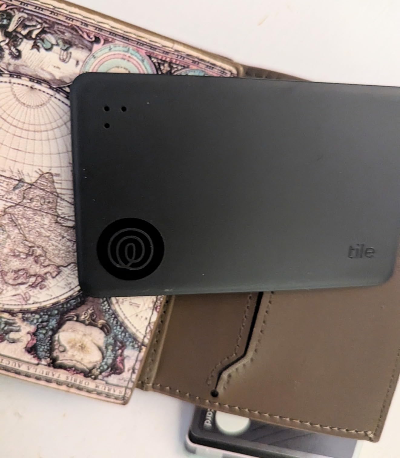 Life360 Tile Slim - Wallet Finder, Bluetooth Tracker and Item Locator for Luggage Tags, Passports and More. Both iOS and Android Compatible. Phone Finder. 1-Pack (Black) customer photo 2