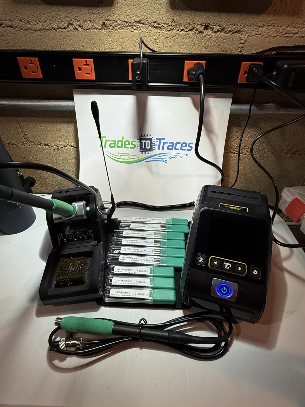 FNIRSI DWS-200 200W High Power Soldering Station Kit, 2 Helping Hands, 3S Melting(212-842℉), 6 F245 3 F210 Iron Tips, 3 Display Modes, Pre-set 3 Temps, Precision Digital Solder for Electronics Repair customer photo 1
