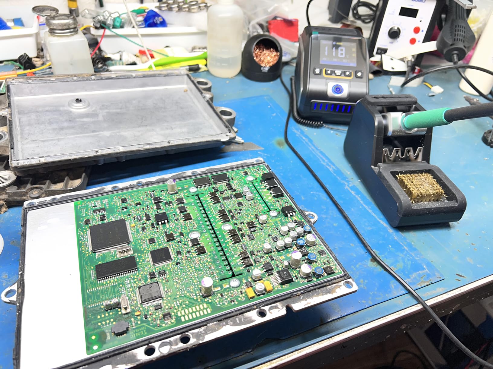 FNIRSI DWS-200 200W High Power Soldering Station Kit, 2 Helping Hands, 3S Melting(212-842℉), 6 F245 3 F210 Iron Tips, 3 Display Modes, Pre-set 3 Temps, Precision Digital Solder for Electronics Repair customer photo 2