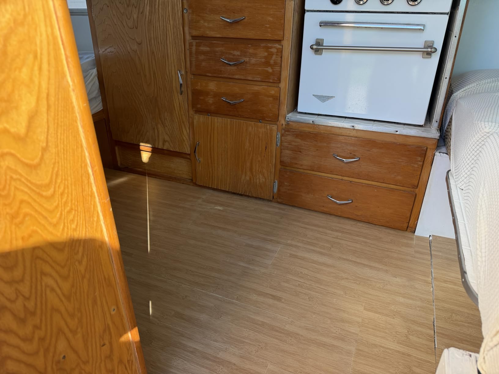 VEELIKE Natural Bamboo Peel and Stick Flooring Waterproof Vinyl Plank Flooring 16-Pack 24 Sq. ft. Peel and Stick Floor Tile Wood Laminate Flooring Stick on Floor Tiles for Bedroom Kitchen RV 6''x36'' customer photo 1