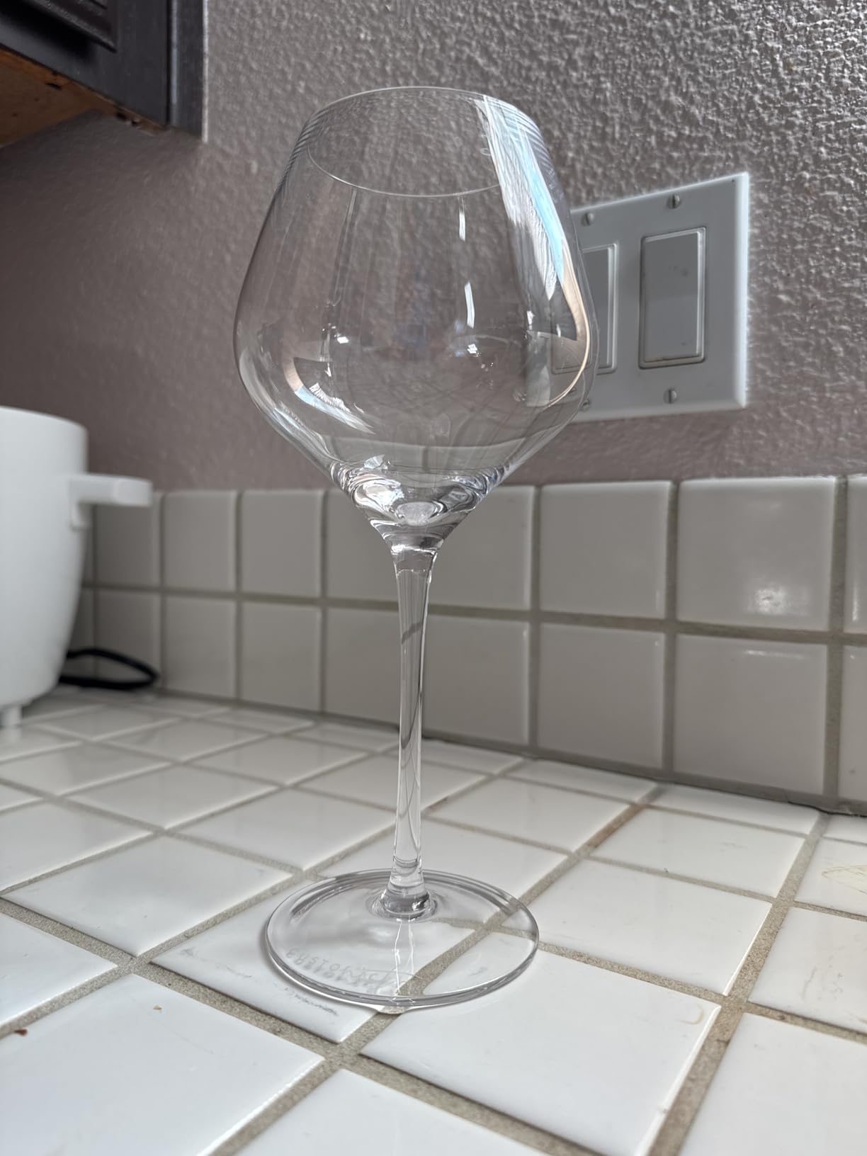 Gusto Nostro Crystal Wine Glasses Set of 4, 22 Oz Long Stem Modern Wine Glasses for White and Red Wine, Dishwasher Safe, Fancy, Elegant, Large and Tall Wine Glass for Wedding Christmas Anniversary customer photo 2