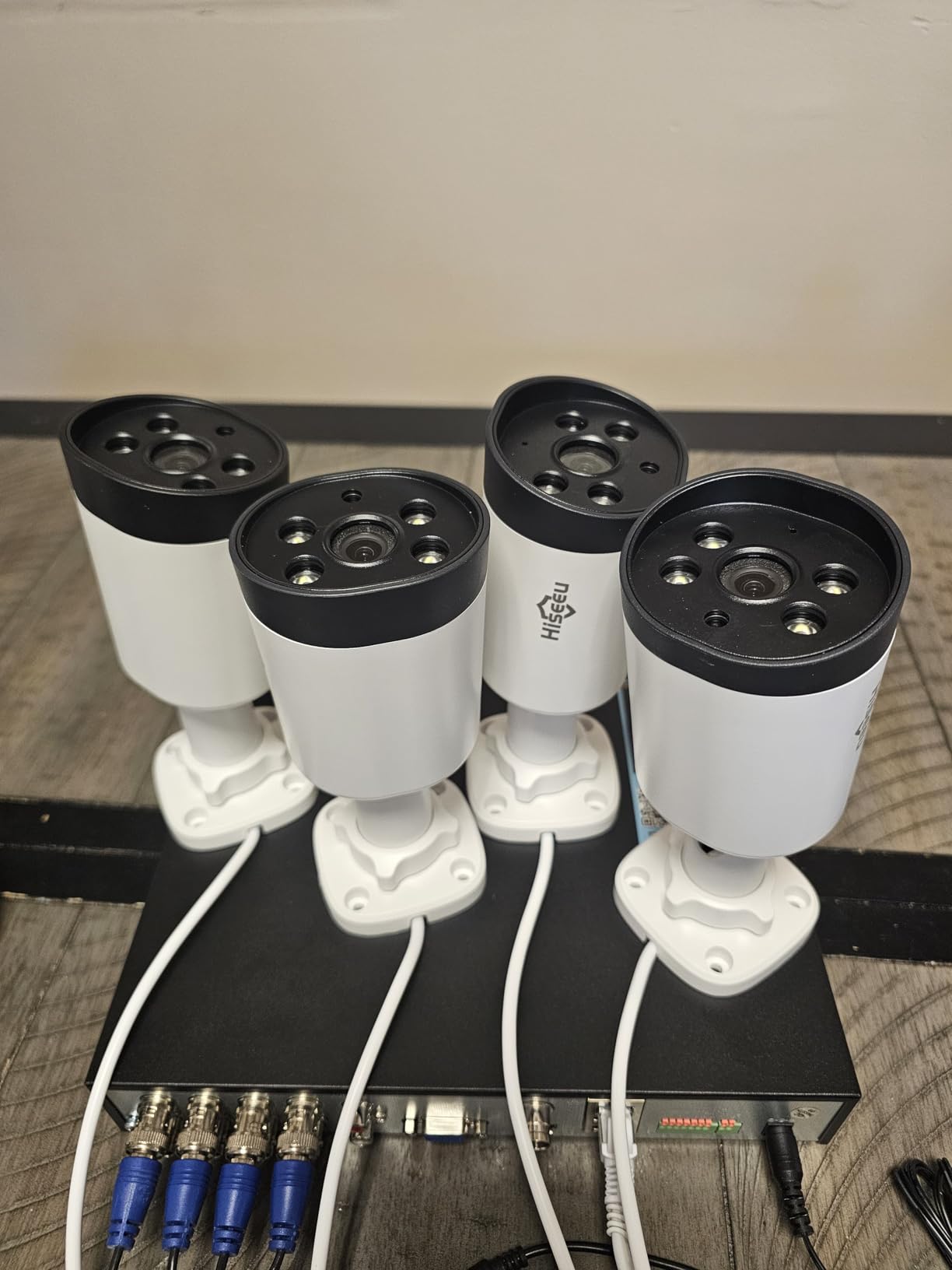 Hiseeu 4K Wired Security Camera System,8PCS 8MP CCTV Cameras,3TB HDD customer photo 1