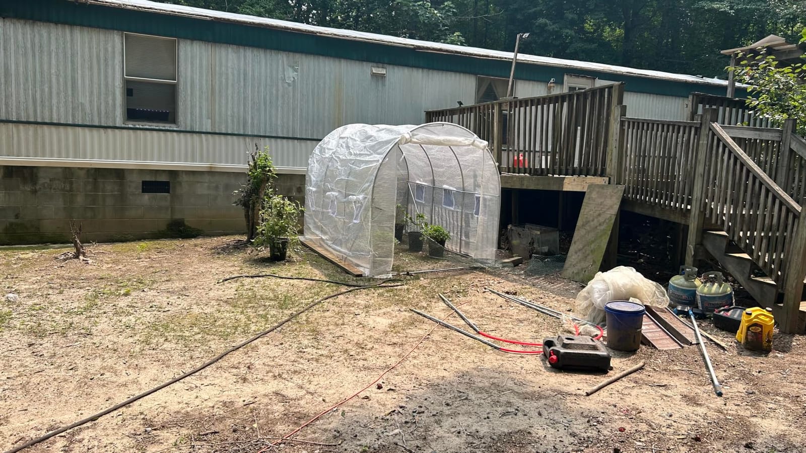 VEVOR Walk-in Tunnel Greenhouse, 9.6x6.4x6.2 ft Hoop House, Galvanized Steel Frame, Green PE Cover, Roll-up Zipper Door and 6 Windows customer photo 2