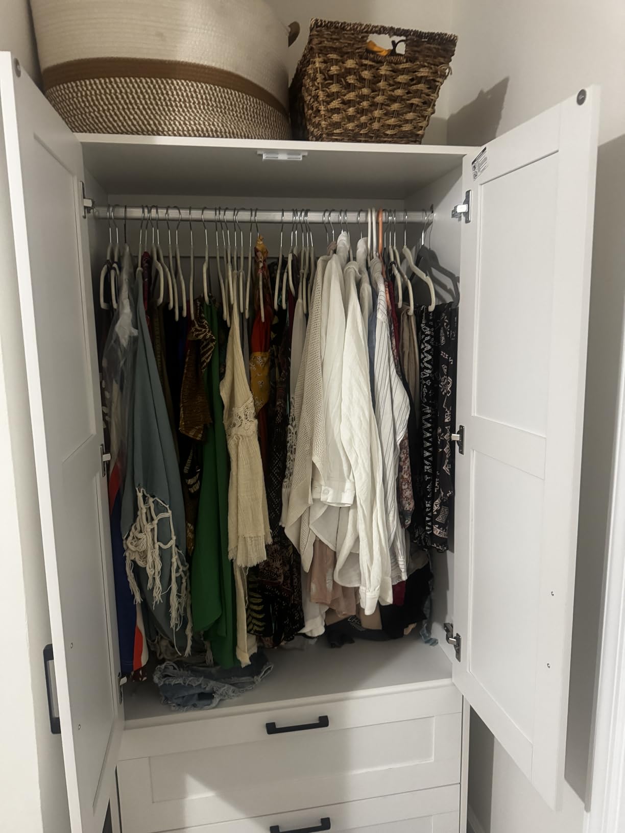 Fenghua Lizhi Wood White Wardrobe Closet with 2 Doors and 2 Drawers，Bedroom Freestanding Armoire Storage Cabinet with Shelves，Wooden Wardrobe Combination for Hanging Clothes (White 2 Drawers) customer photo 1