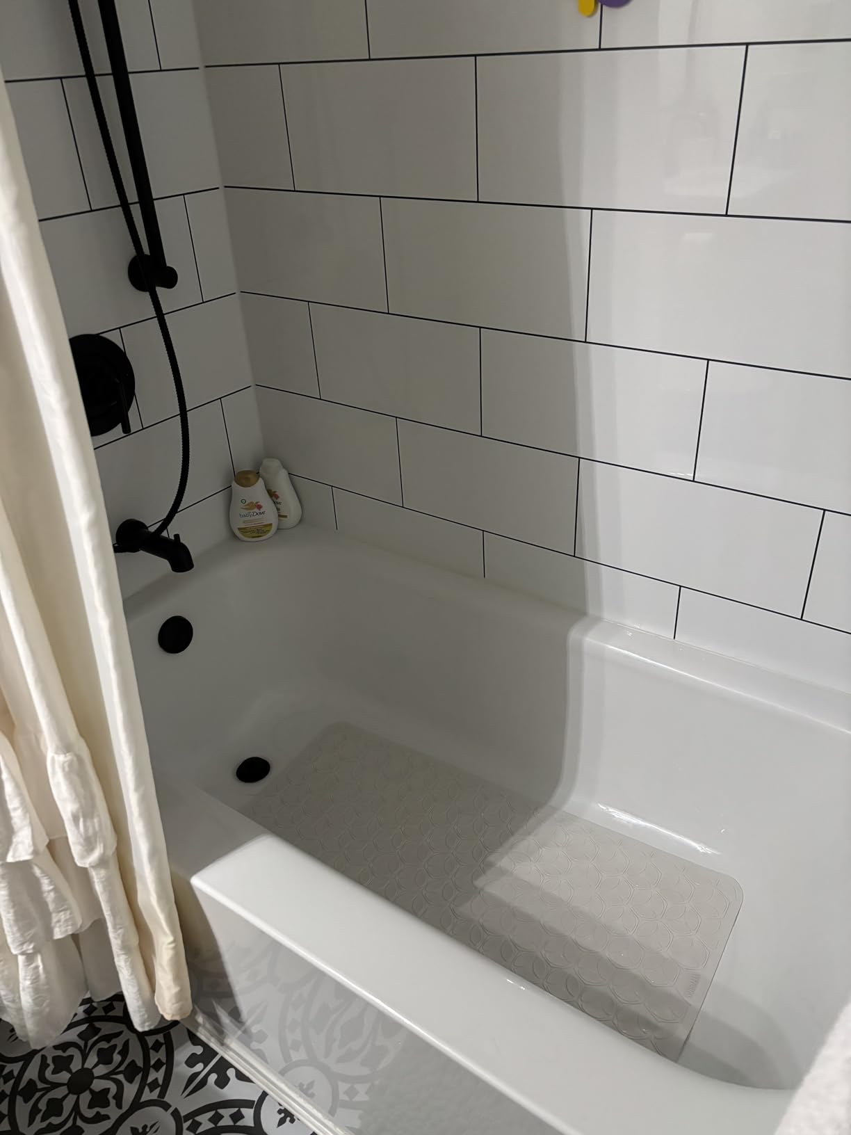 Non-Slip Rubber Bathtub Mat with Suction Cups, 16 × 28 Inch (White) | 100% Rubber, Leaf Texture. Vacuum Suction Cups. Soft on Touch. BPA/PVC-Free. Machine Wash. Safe For Bath, Shower, Pet Dogs. customer photo 1
