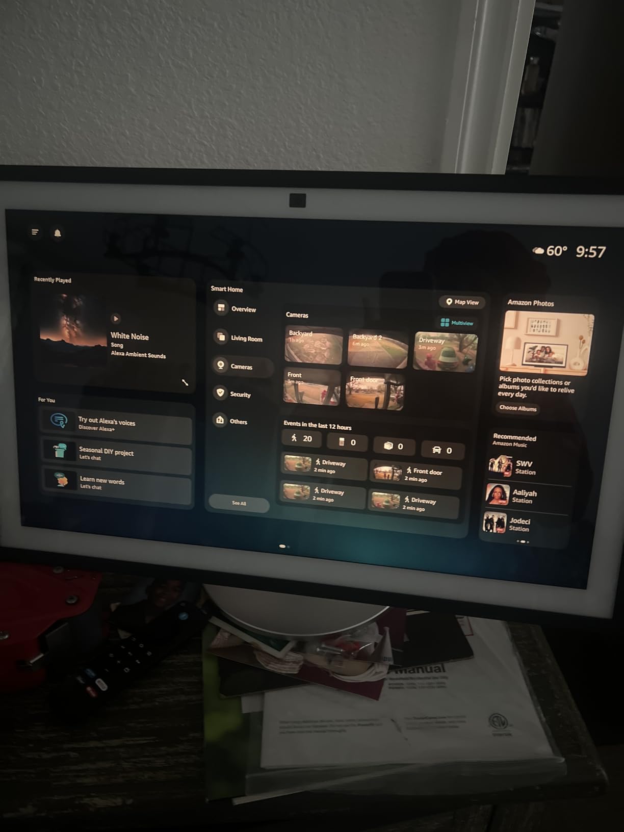 Echo Show 21 (2024 release) with Amazon Premium Adjustable Stand customer photo 1