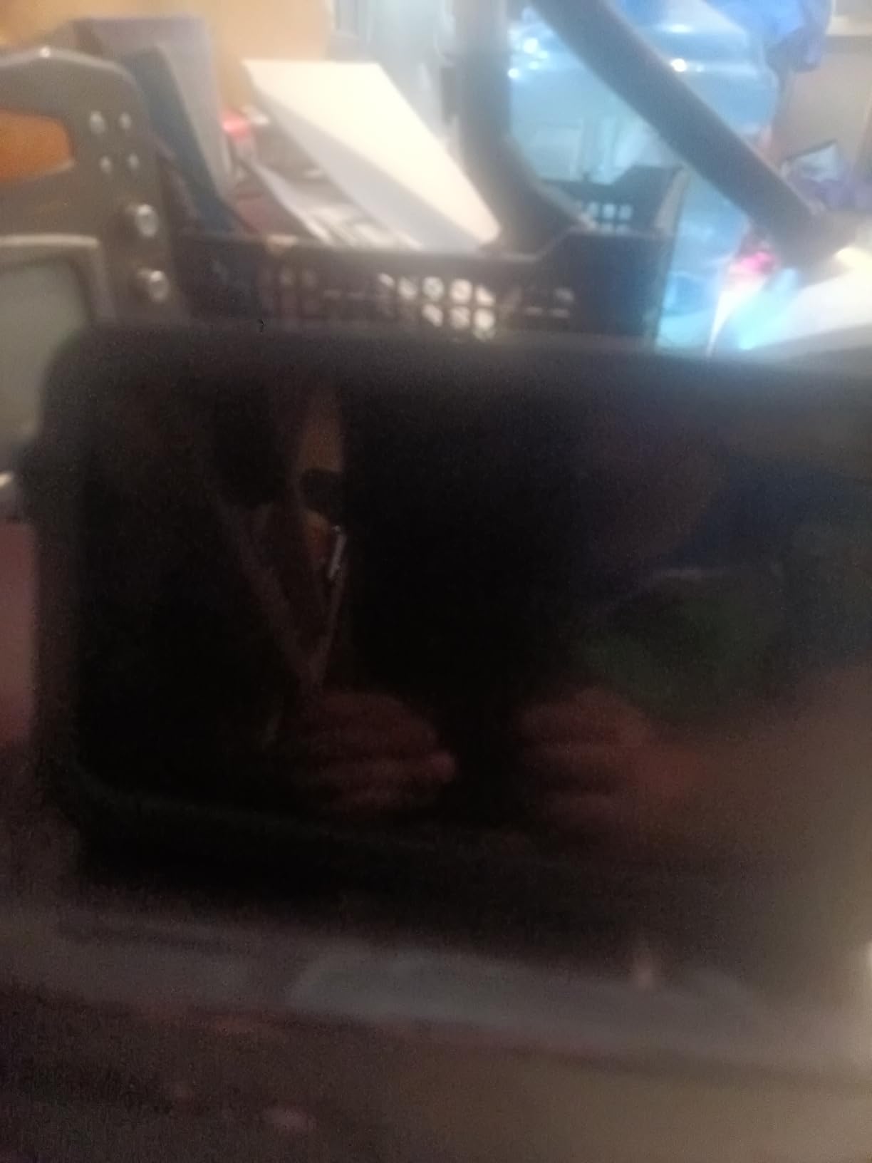 Echo Show 21 (2024 release) with Amazon Premium Adjustable Stand customer photo 2