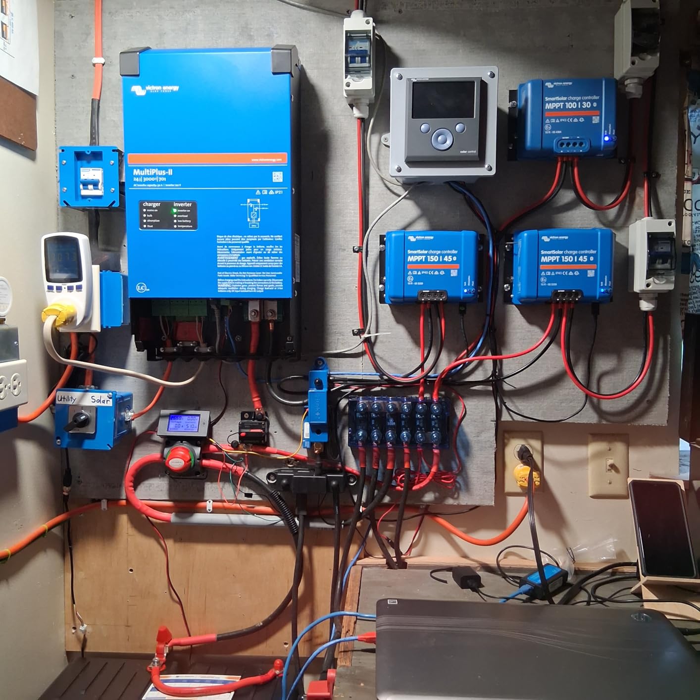12V 200Ah LiFePO4 Lithium Battery 200A BMS 2560Wh IP65 customer photo 1