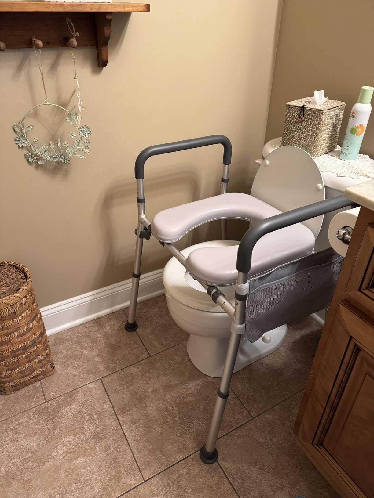 soundfuse Heavy Duty Raised Toilet Seat with Handles for Senior, 400 lbs customer photo 1
