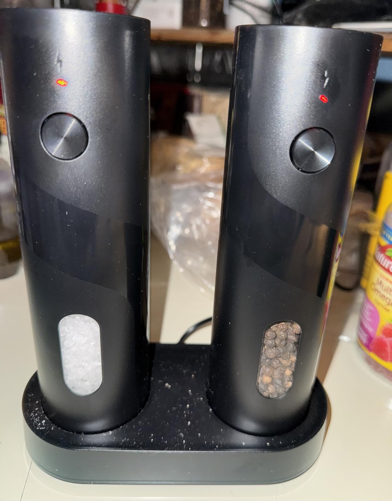 CIRCLE JOY Electric Rechargeable Salt and Pepper Grinder Set Top-Refill Automatic Pepper Mill Grinder with Charging Base, Adjustable Coarseness, Easy Filling Larger Capacity with Led for Home Kitchen customer photo 2