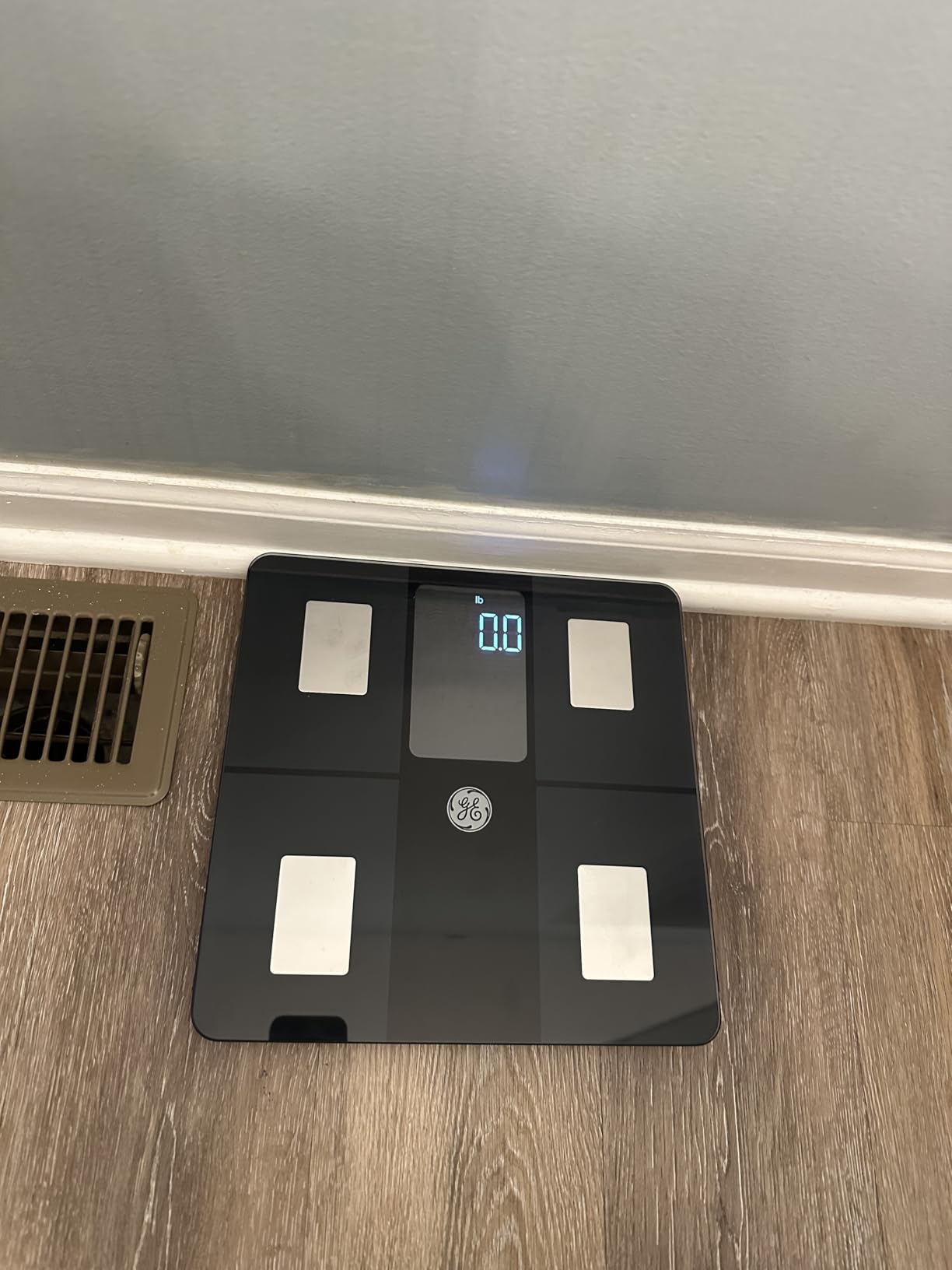 GE Smart Scale for Body Weight, BMI, Body Fat, Muscle Mass, Large Display | 14 Metrics Body Composition Scale for Bathroom, 5.3-inch Screen, Accurate Weighing with Bluetooth Sync, Black customer photo 2
