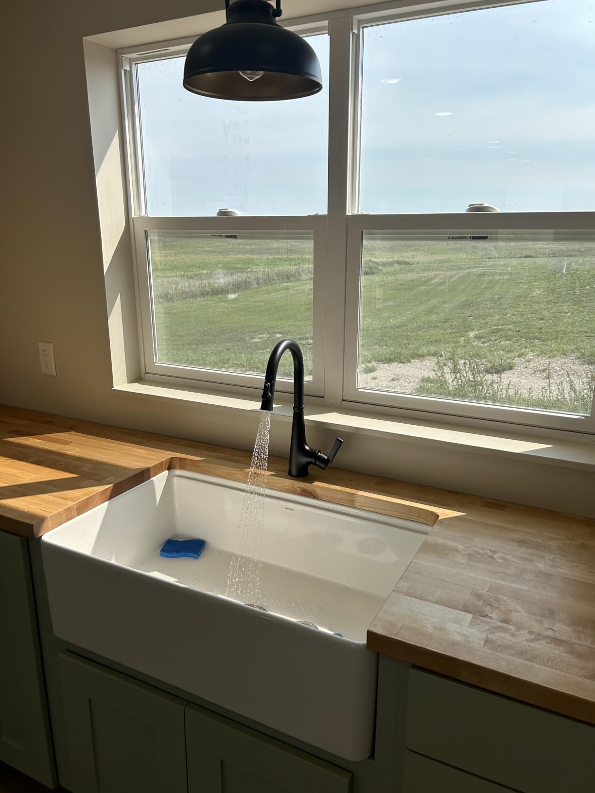DeerValley Farmhouse Sink 33 Inch White Fireclay Apron Front Farm Sink - Single Bowl Kitchen Sink, Workstation Sink with Grid, Sink Strainer & Workstation Accessories customer photo 1