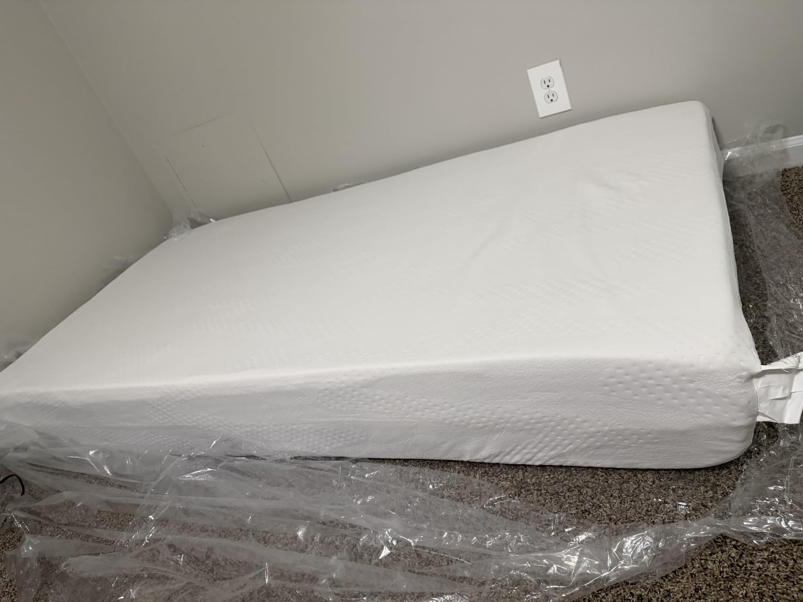 Novilla Queen Size Mattress, 14 Inch Gel Memory Foam Mattress for Cooling | Cooling Night Sleep & Pressure Relief & Motion Isolation, CertiPUR-US Certified customer photo 2
