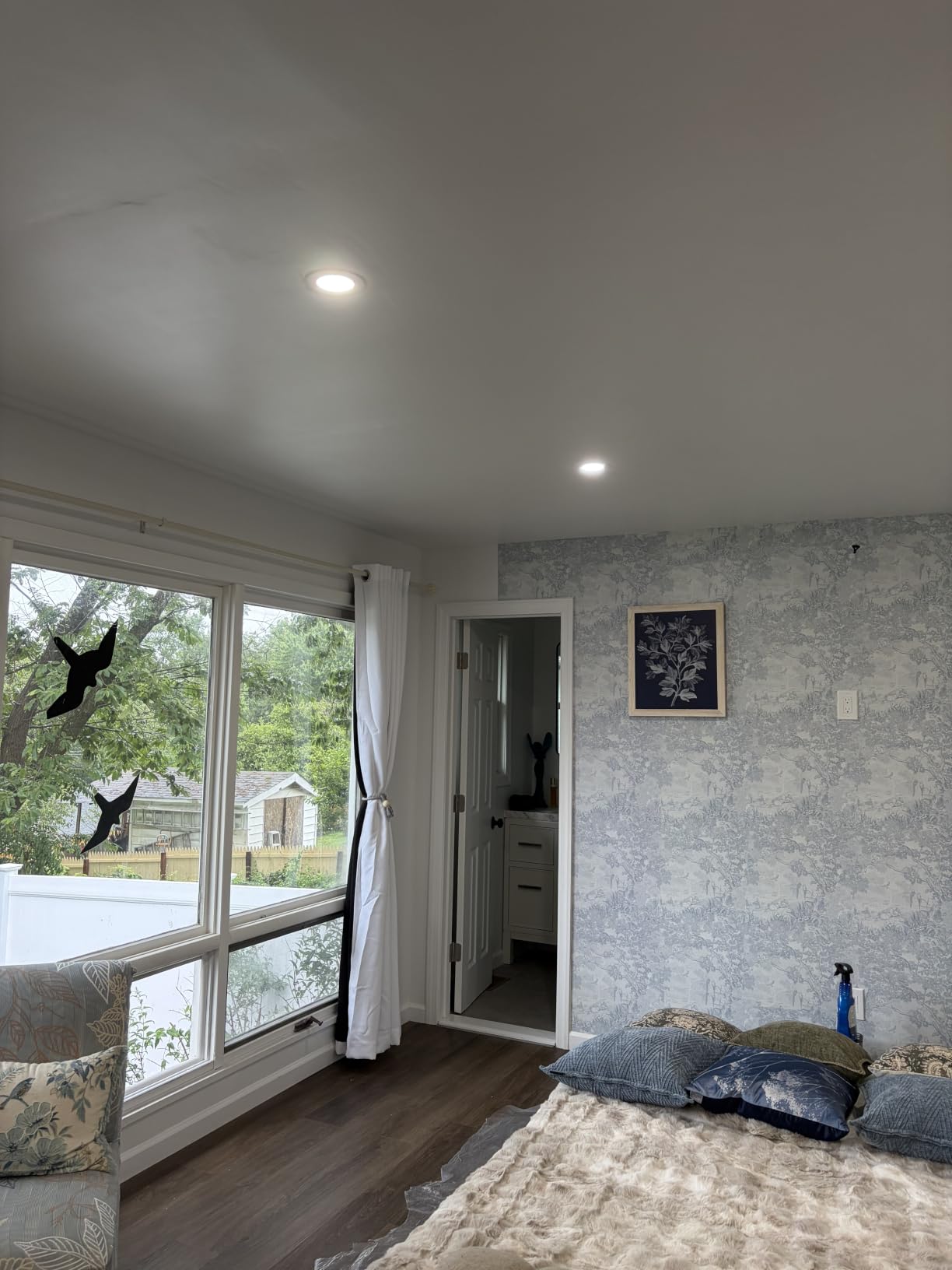 Heroad Peel and Stick Wallpaper Beige Neutral Vintage Forest Animals Floral Wallpaper Removable Self-Adhesive Contact Paper for Bedroom Living Room Cabinets Decoration Thicken Vinyl 17.3
