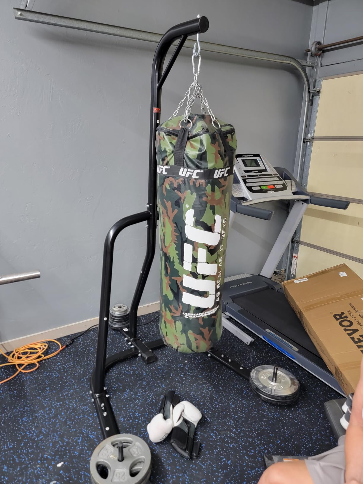 VEVOR Punching Bag Stand, Steel Heavy Duty Workout Training Equipment, Adjustable Height Boxing Punching Stand with Weighted Base, Holds Up to 140 lbs, Freestanding Sandbag Rack for Home Gym Fitness customer photo 1