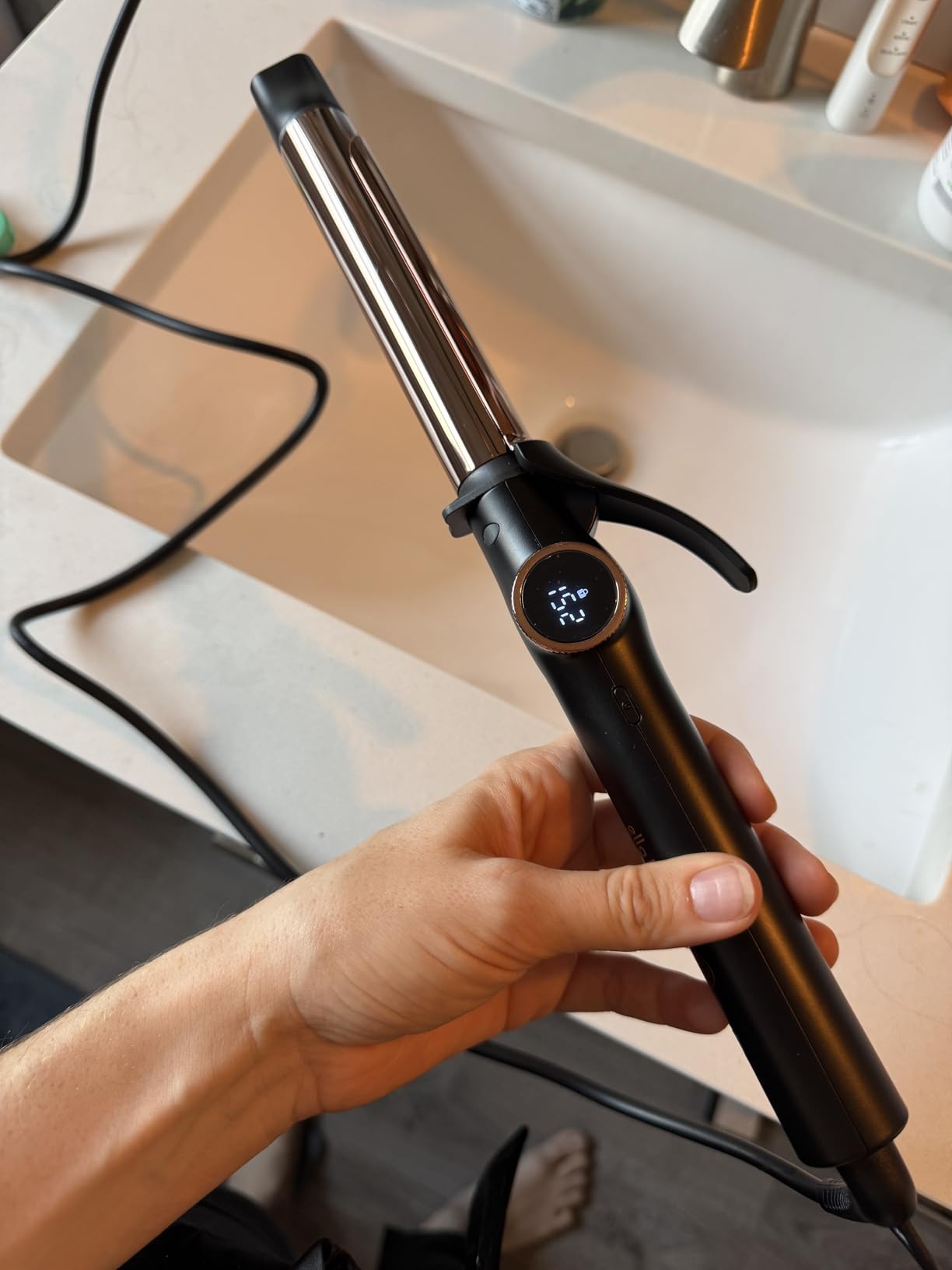 ELLA BELLA® Slimline Curling Iron 1 Inch, Dual Voltage, Titanium Coating customer photo 2
